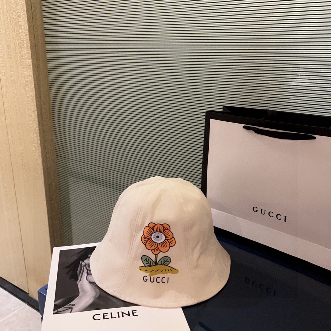 G*u*i bucket hat
