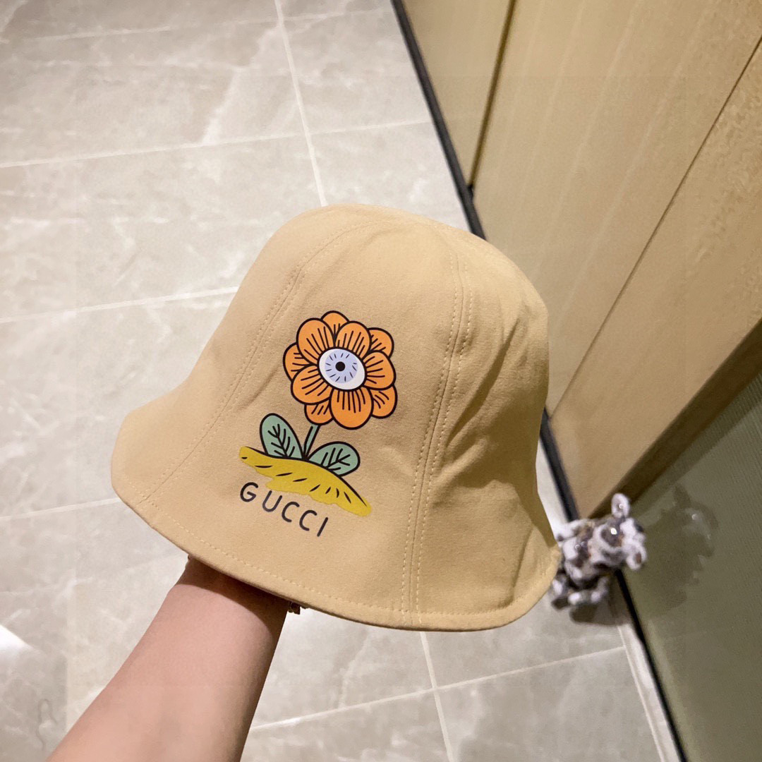 G*u*i bucket hat
