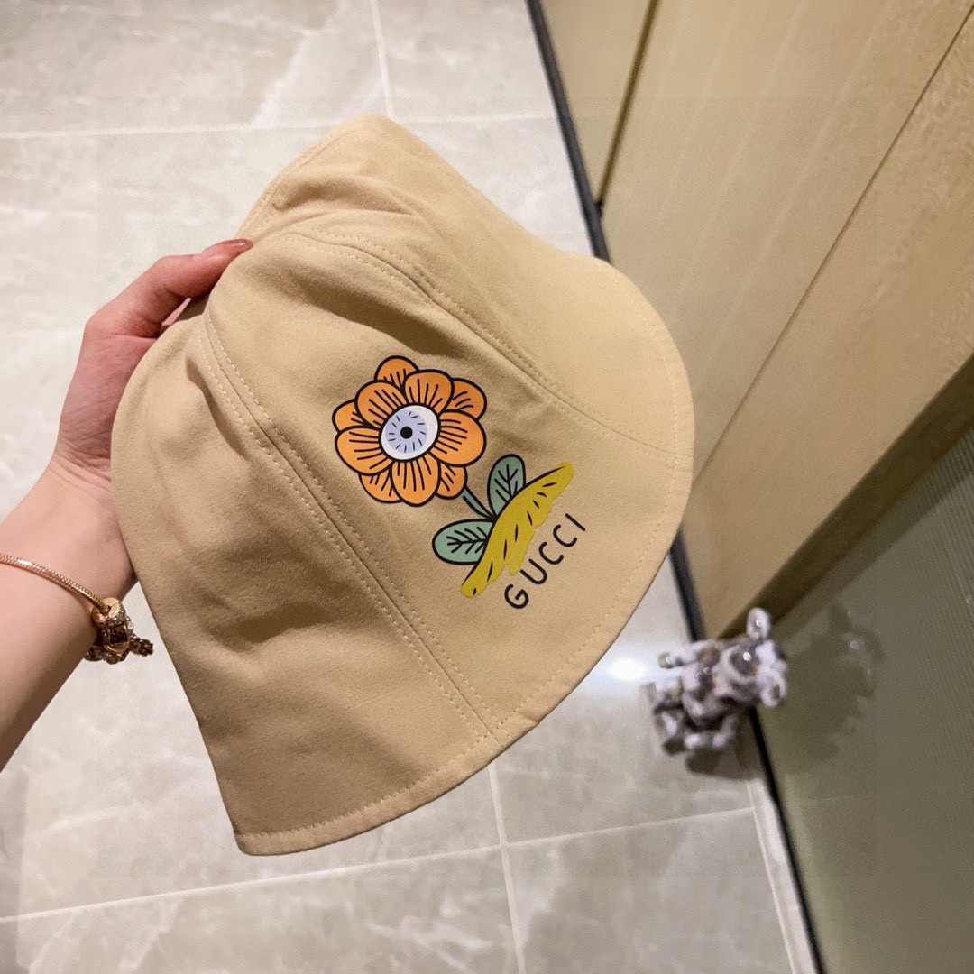 G*u*i bucket hat