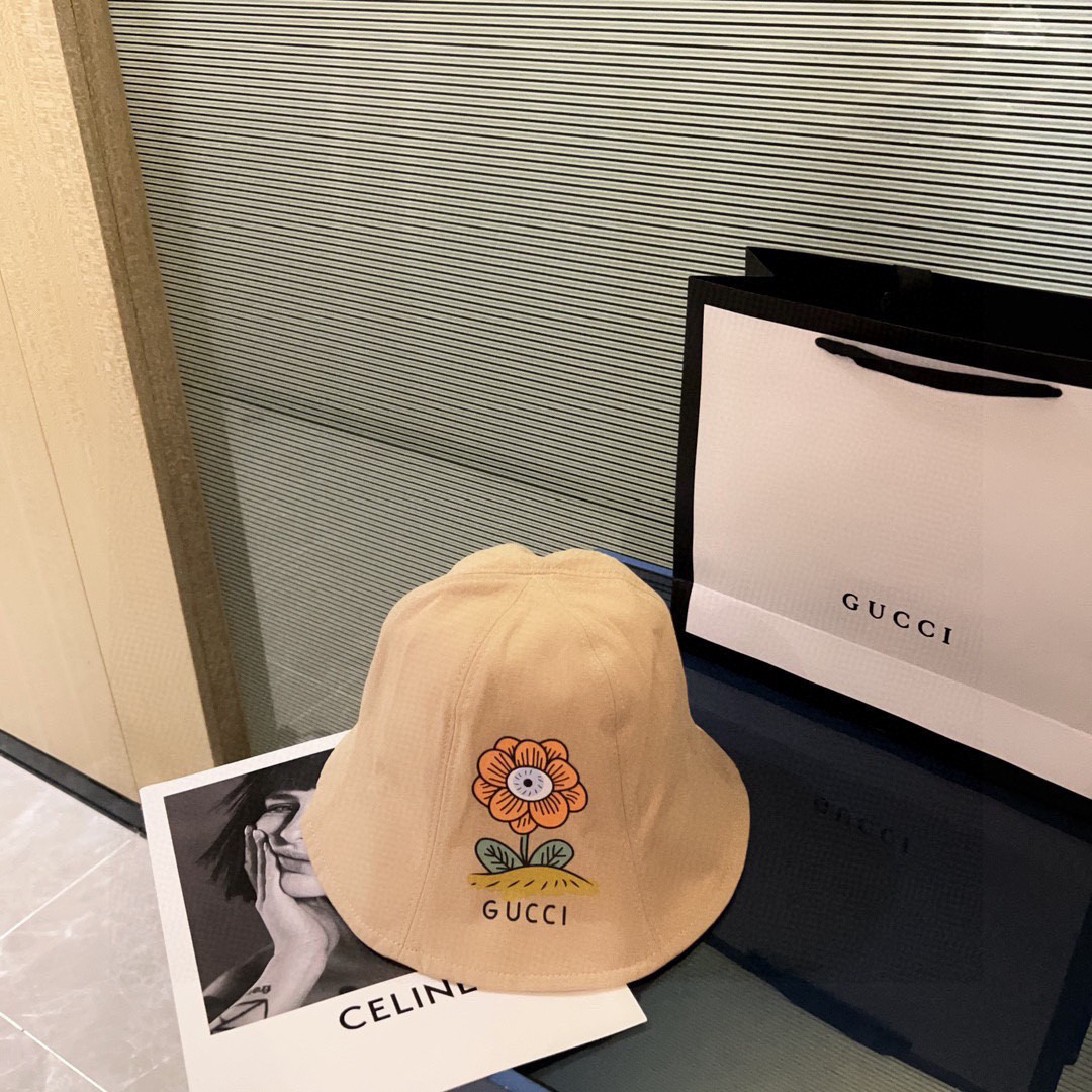 G*u*i bucket hat