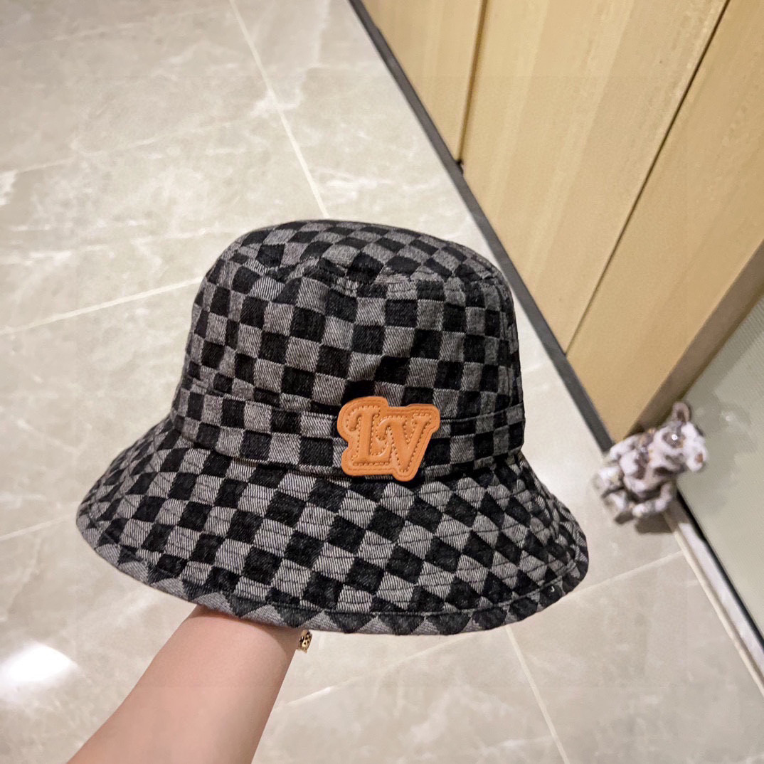 l0*is V*t0n bucket hat
