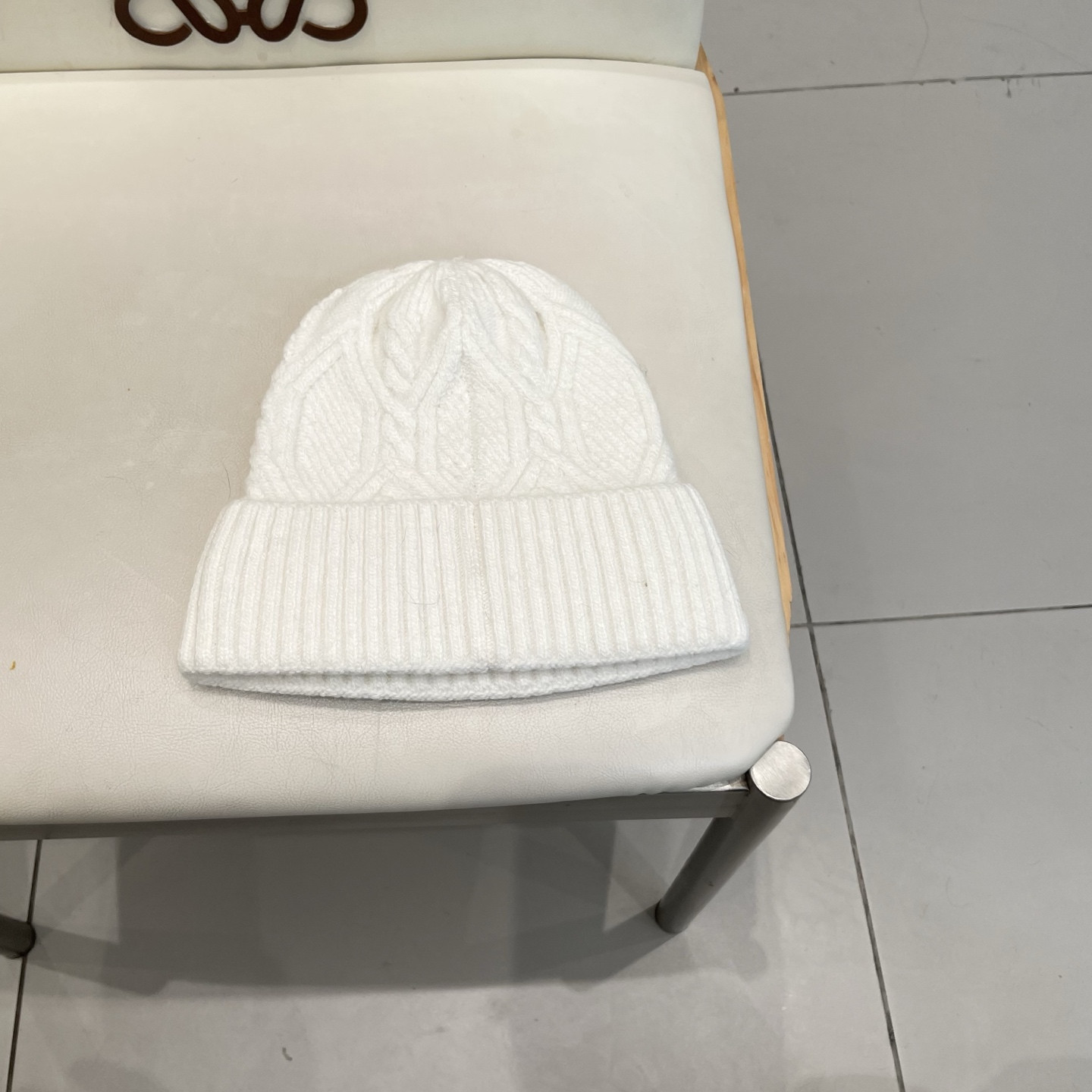 l0*is V*t0n beanie 70% wool 30% rabbit hair