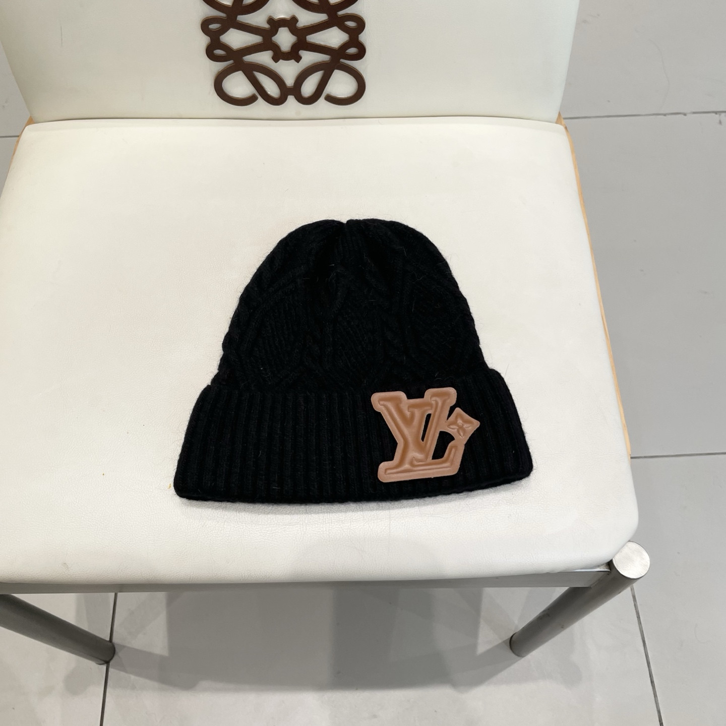 l0*is V*t0n beanie 70% wool 30% rabbit hair