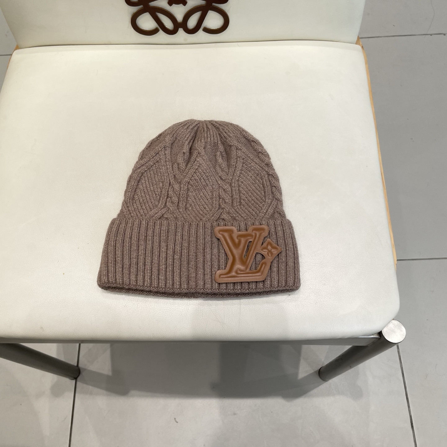 l0*is V*t0n beanie 70% wool 30% rabbit hair