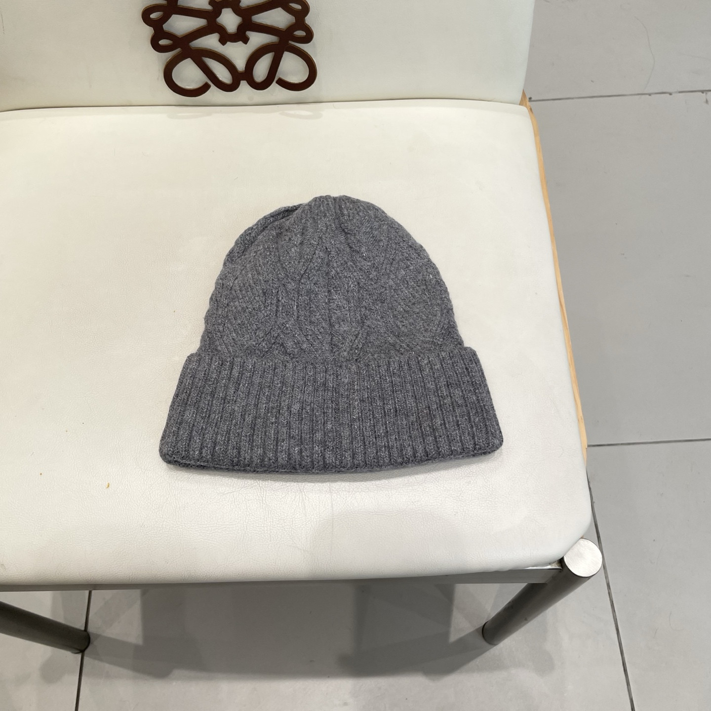 l0*is V*t0n beanie 70% wool 30% rabbit hair