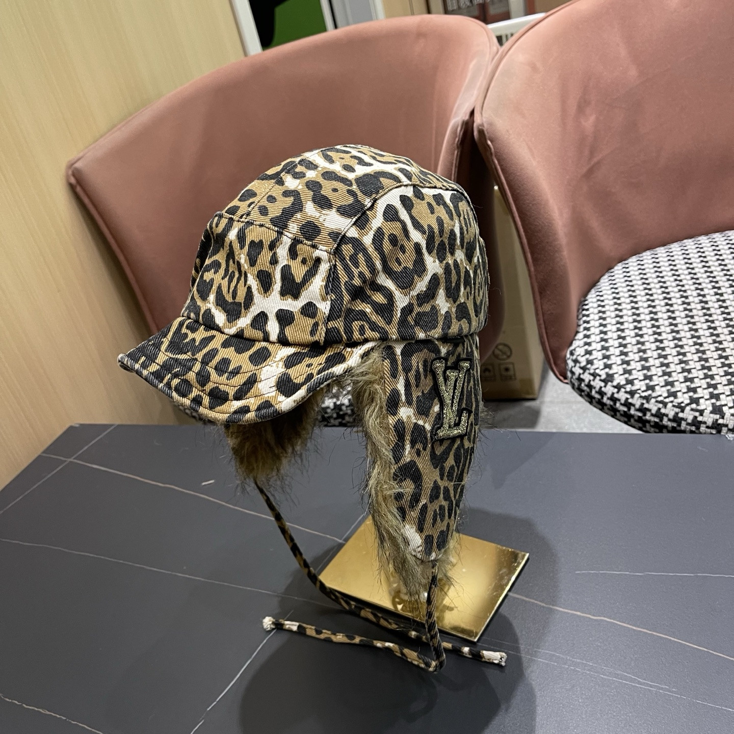 l0*is V*t0n trapper hat