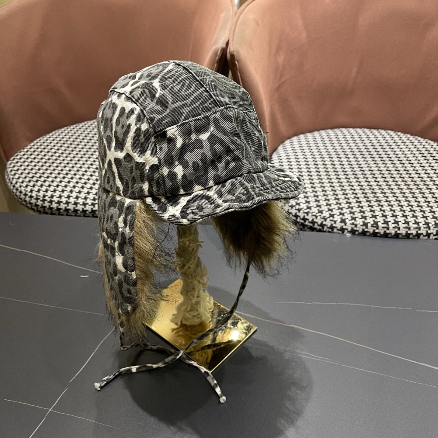 l0*is V*t0n trapper hat