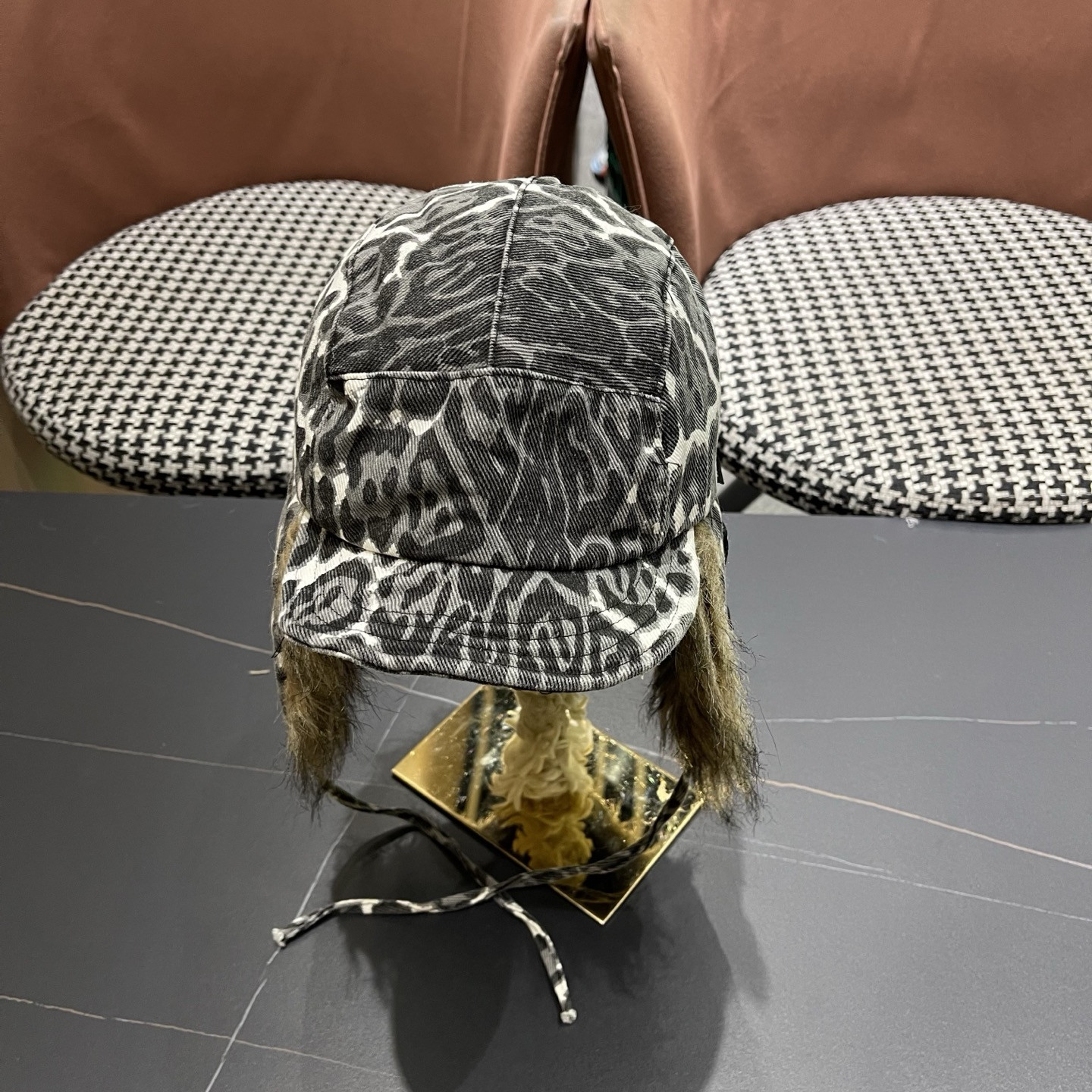 l0*is V*t0n trapper hat