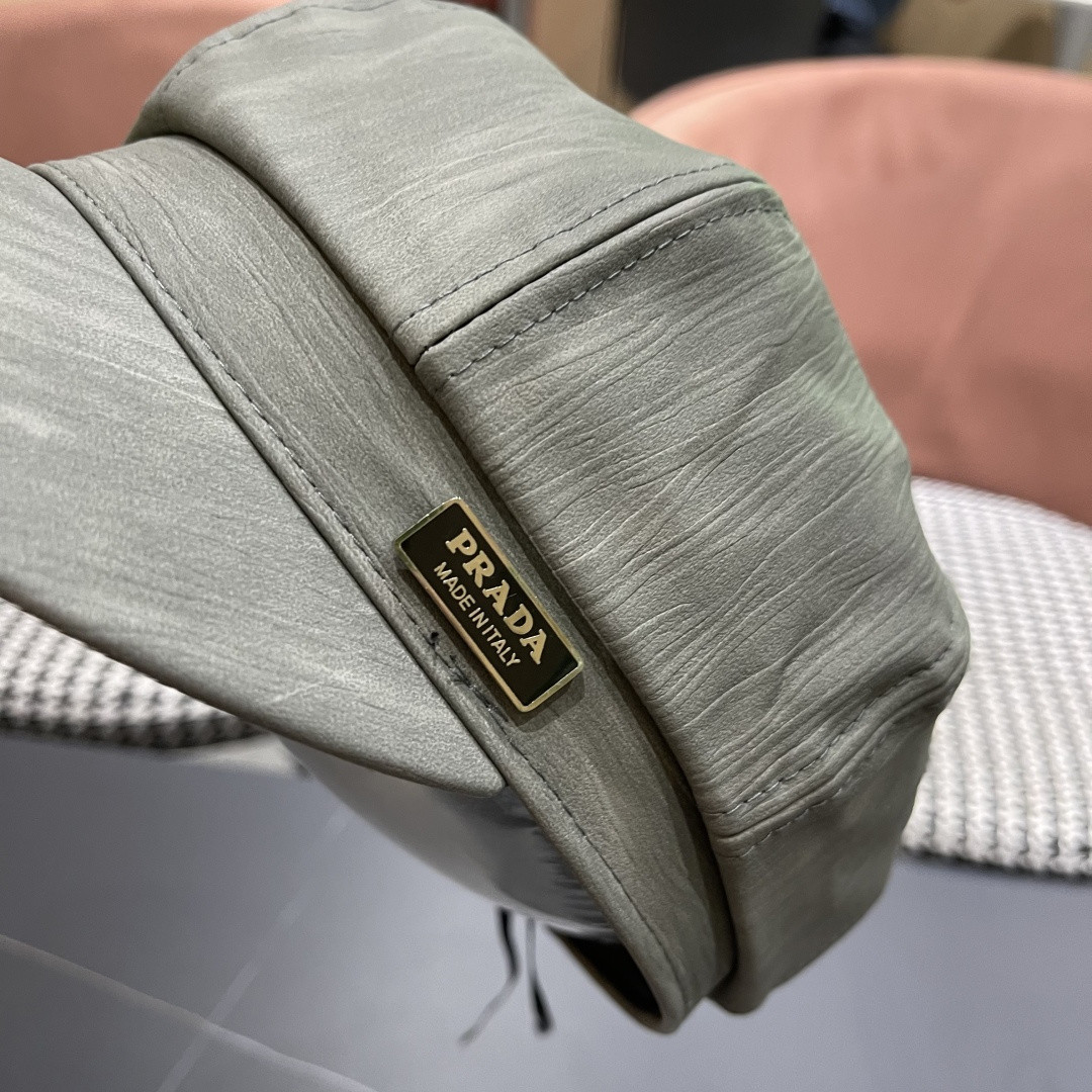Pra*a newsboy cap
