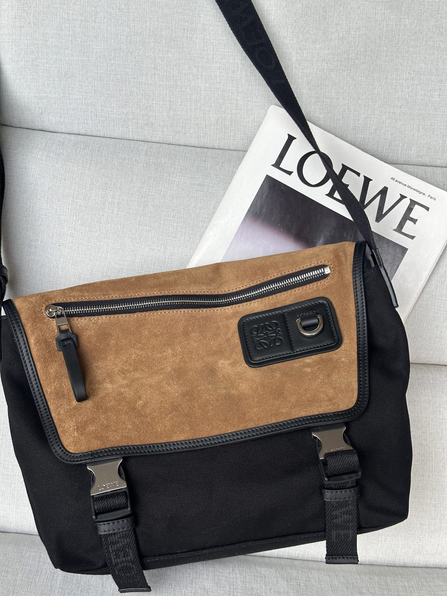 L0ew* medium flex messenger in canvas and suede 27x38x9.5cm