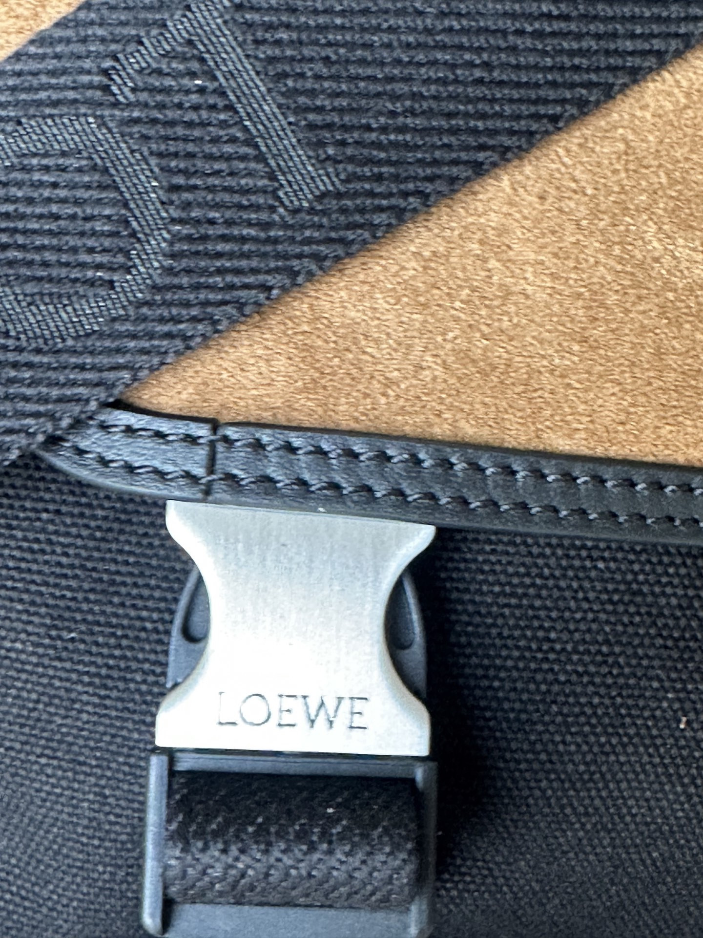 L0ew* medium flex messenger in canvas and suede 27x38x9.5cm