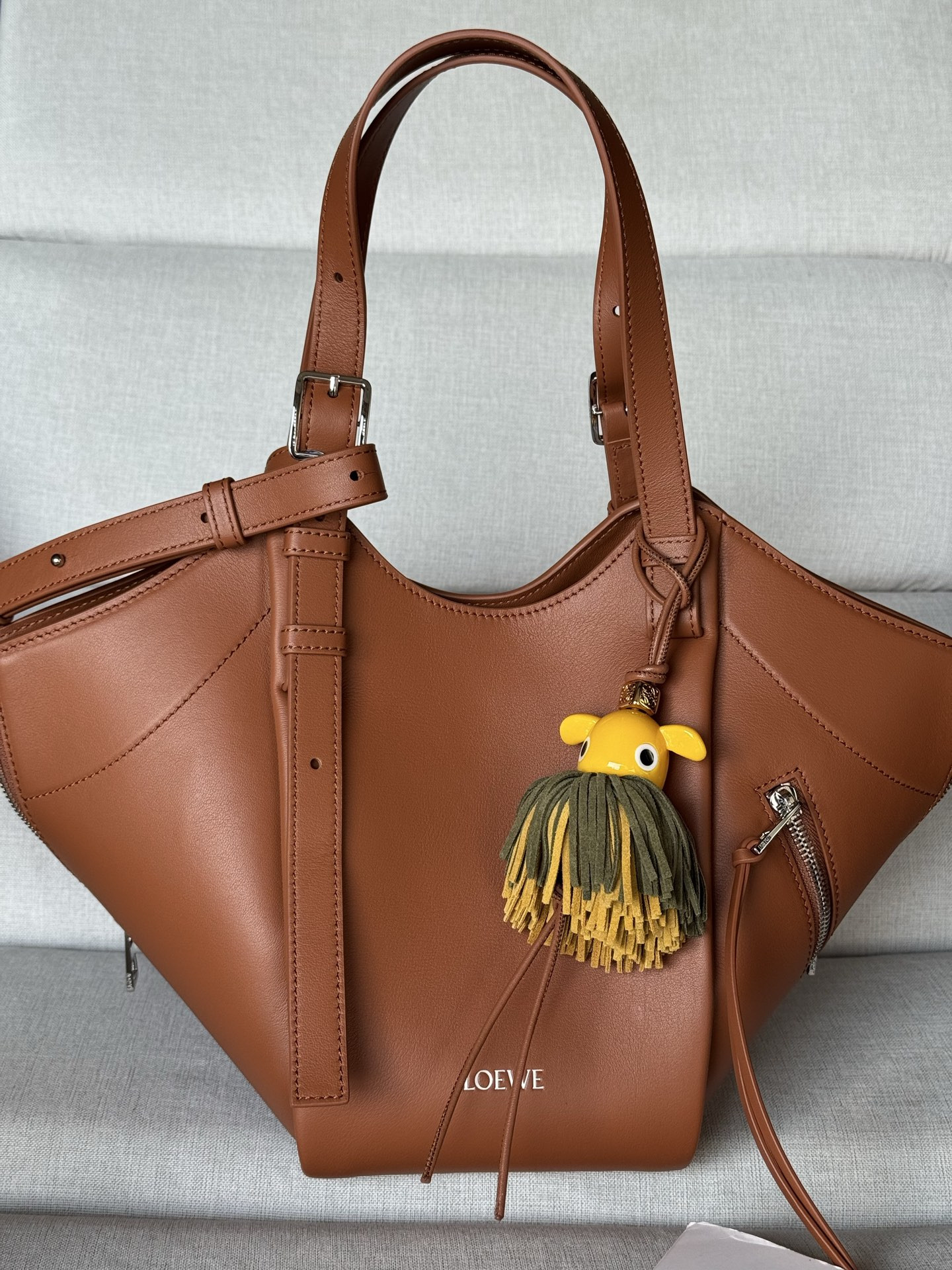 L0ew* hammock flip bag in classic calfskin no pendant 21x15x22.5cm