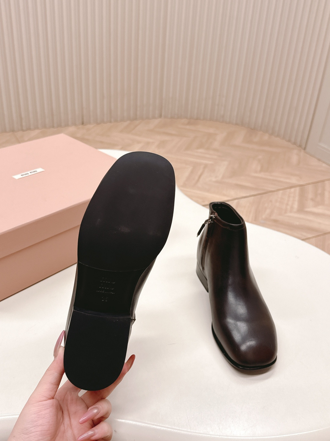 ua M1v M1v fumé leather booties