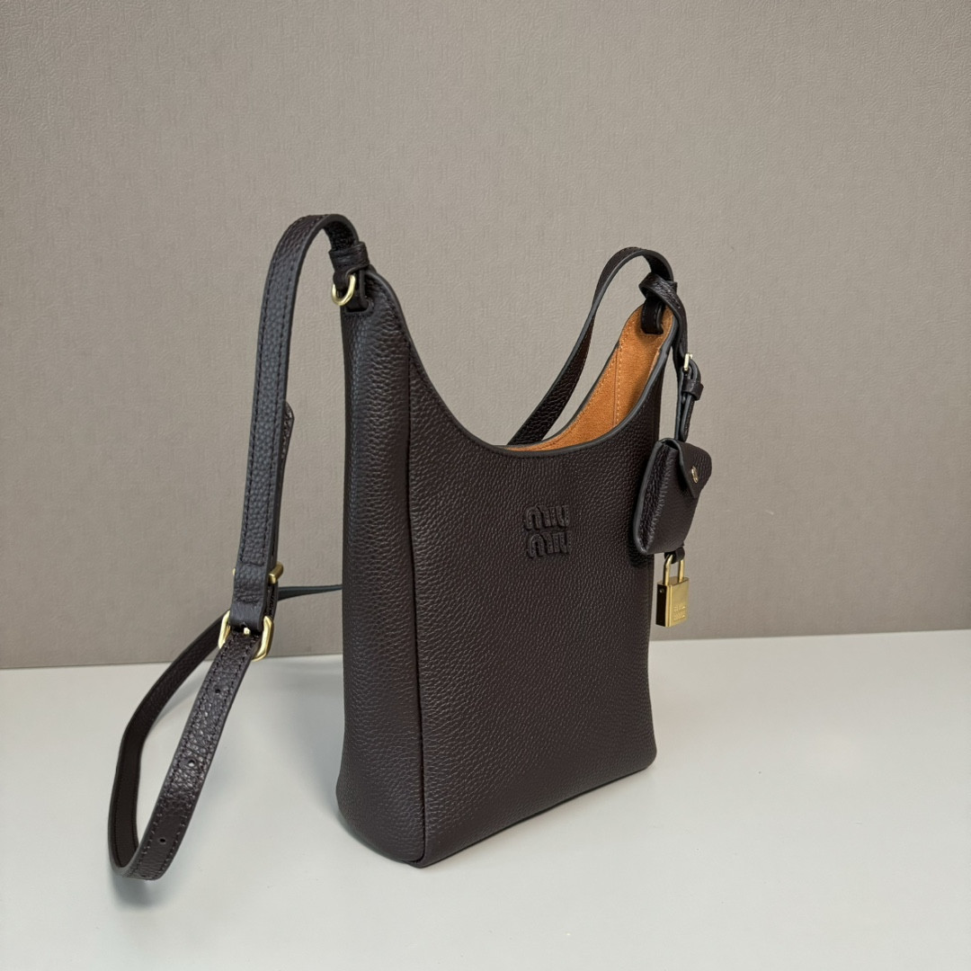 M1v M1v leather bucket bag 18x16x7cm