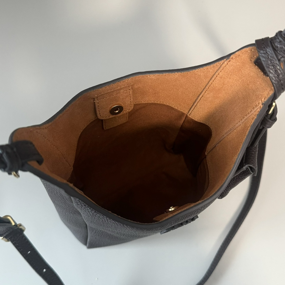 M1v M1v leather bucket bag 18x16x7cm