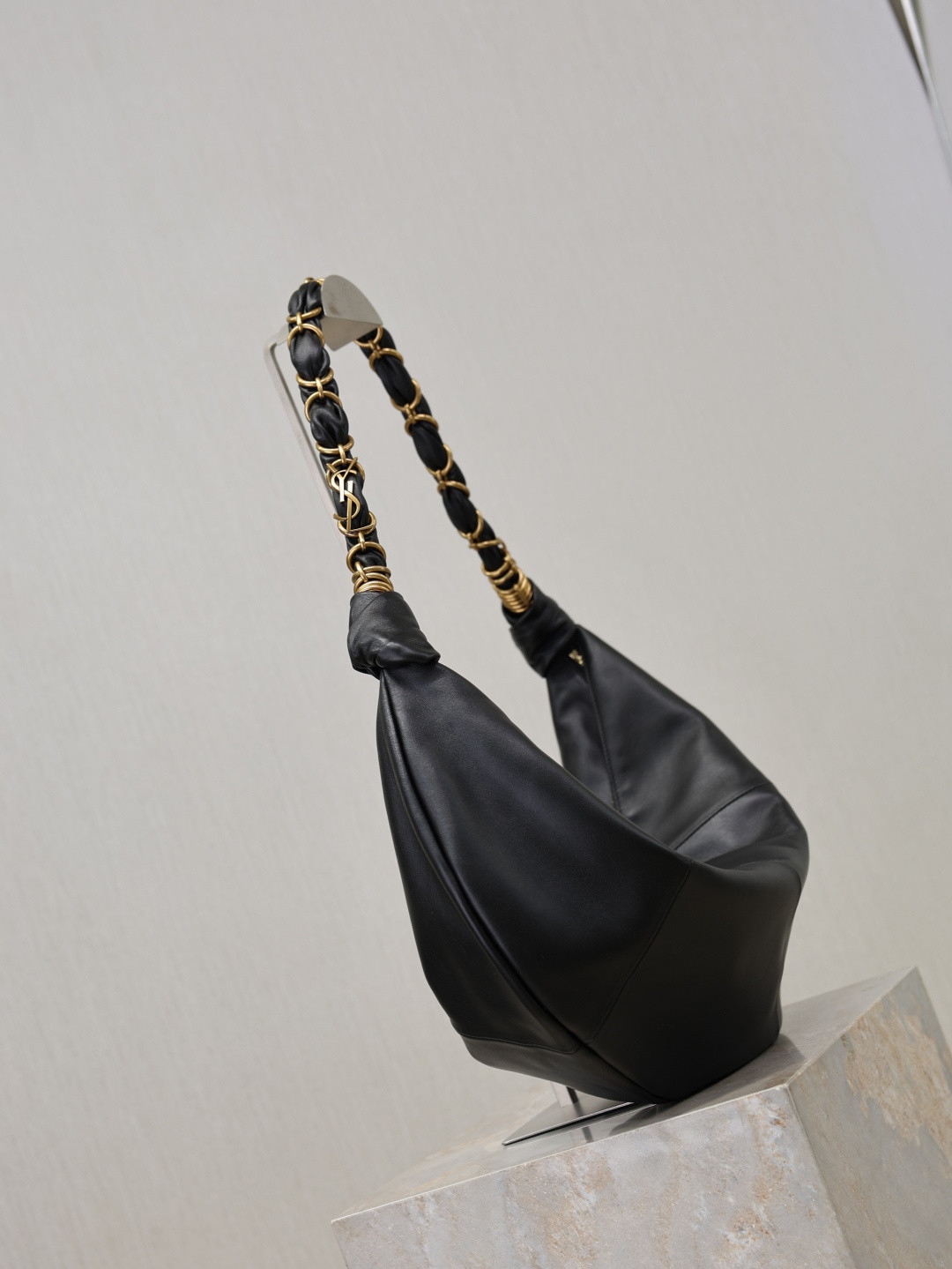 Y*L amalia hobo in lambskin 23-62x28x4cm