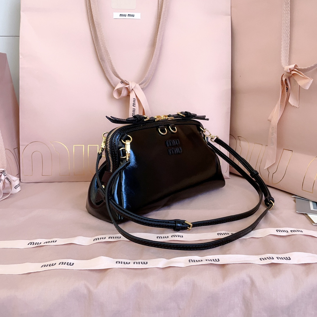 M1v M1v caprice leather clutch 14x24x8.5cm
