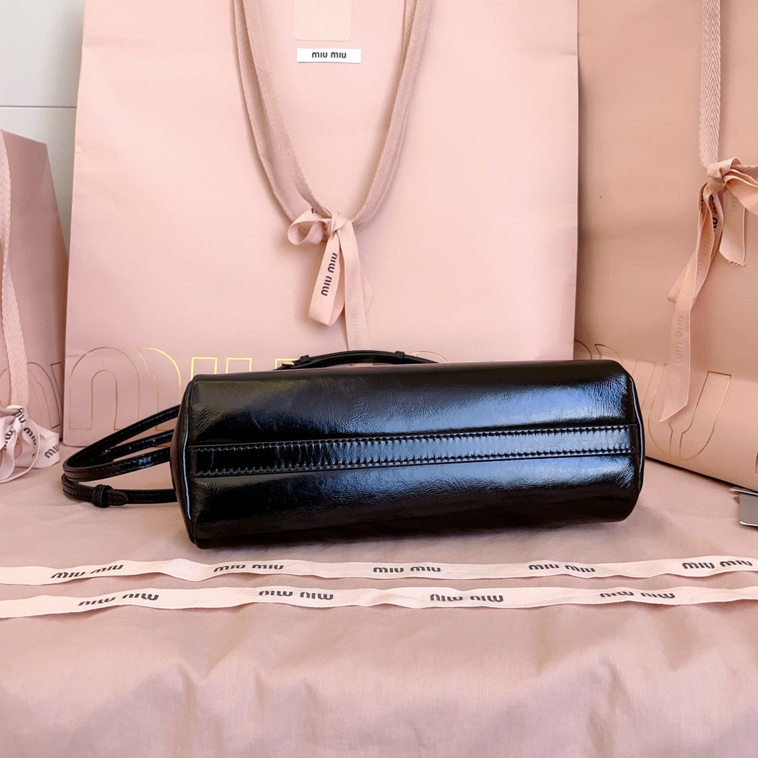 M1v M1v caprice leather clutch 14x24x8.5cm