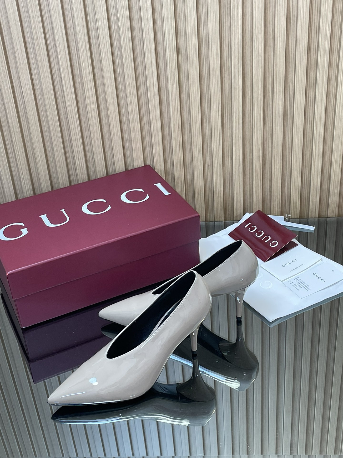 ua G*u*i 97 heeled pump