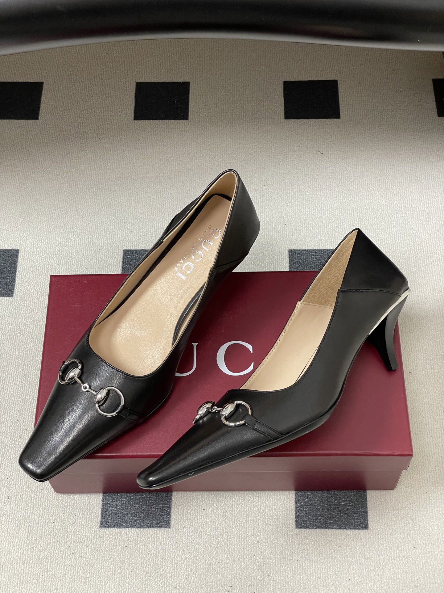 ua G*u*i vittoria pump