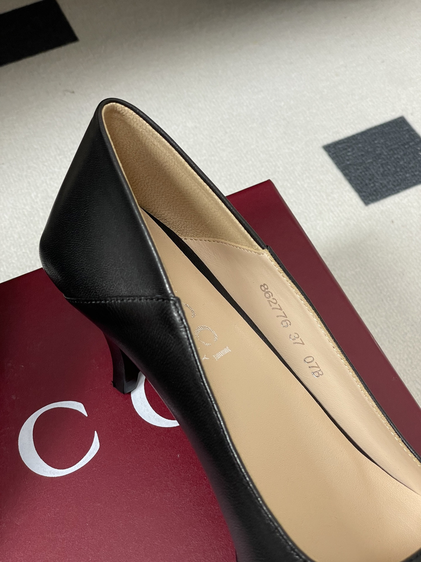 ua G*u*i vittoria pump