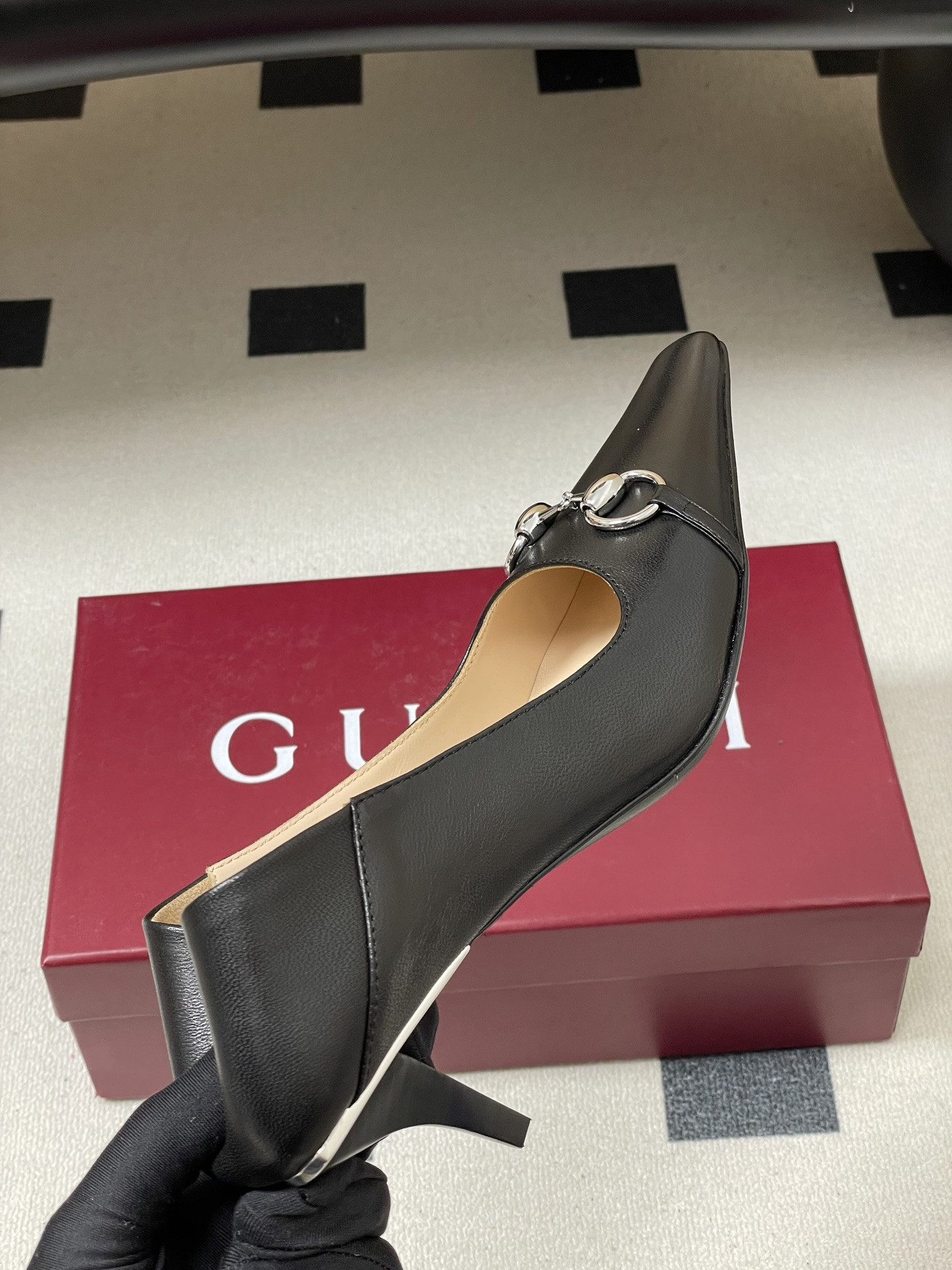 ua G*u*i vittoria pump