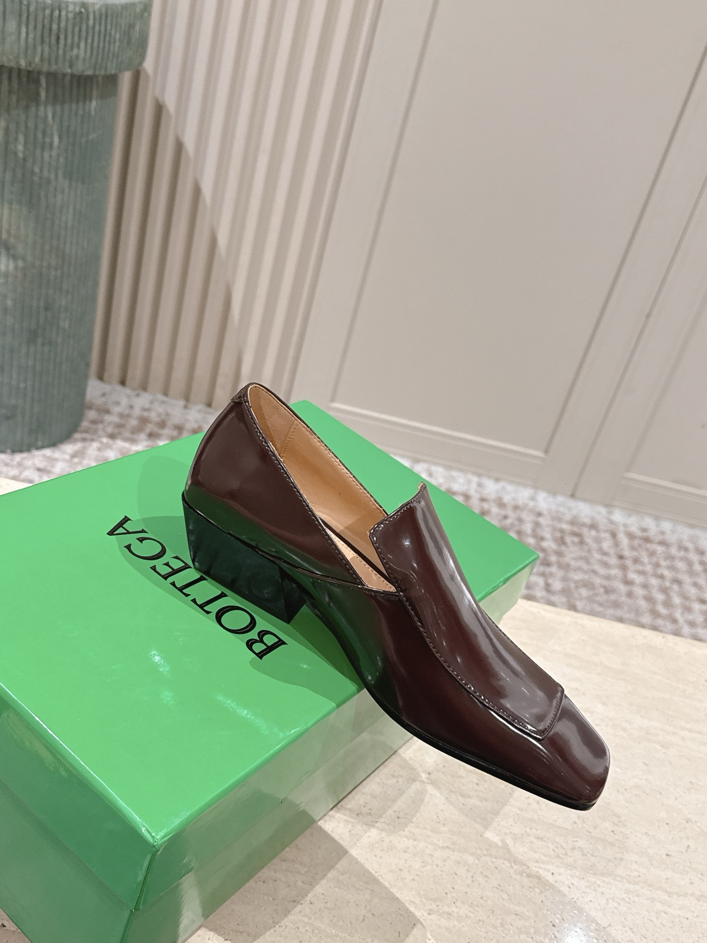 ua bo*te*ga Ve*ne*ta ventura loafer