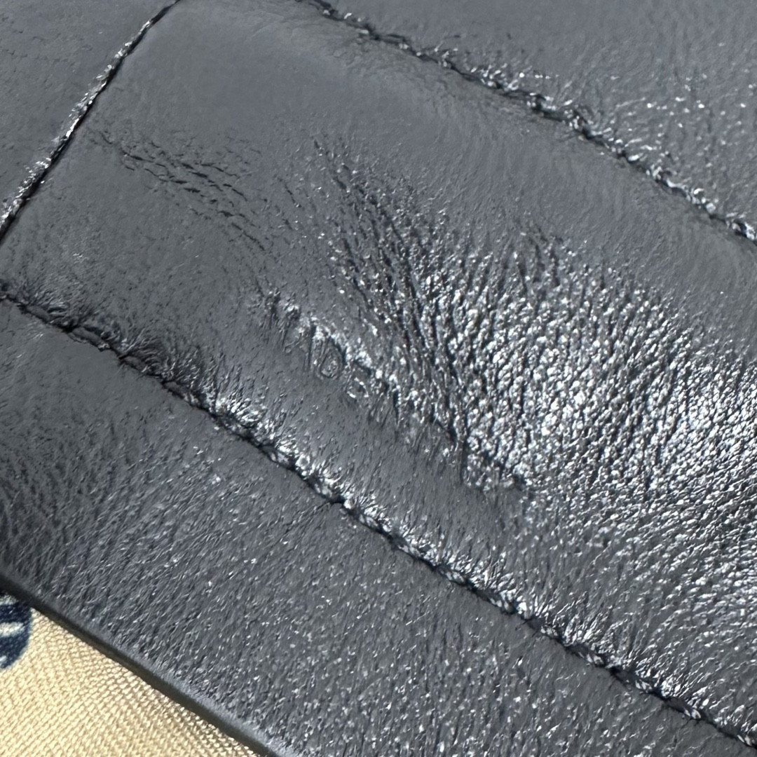 Ce**e small crystal pouch in lambskin 29x32x0.5cm