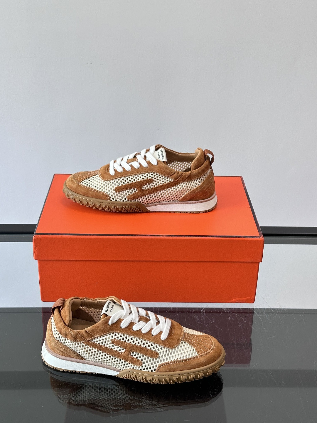 ua H**mes jet sneaker