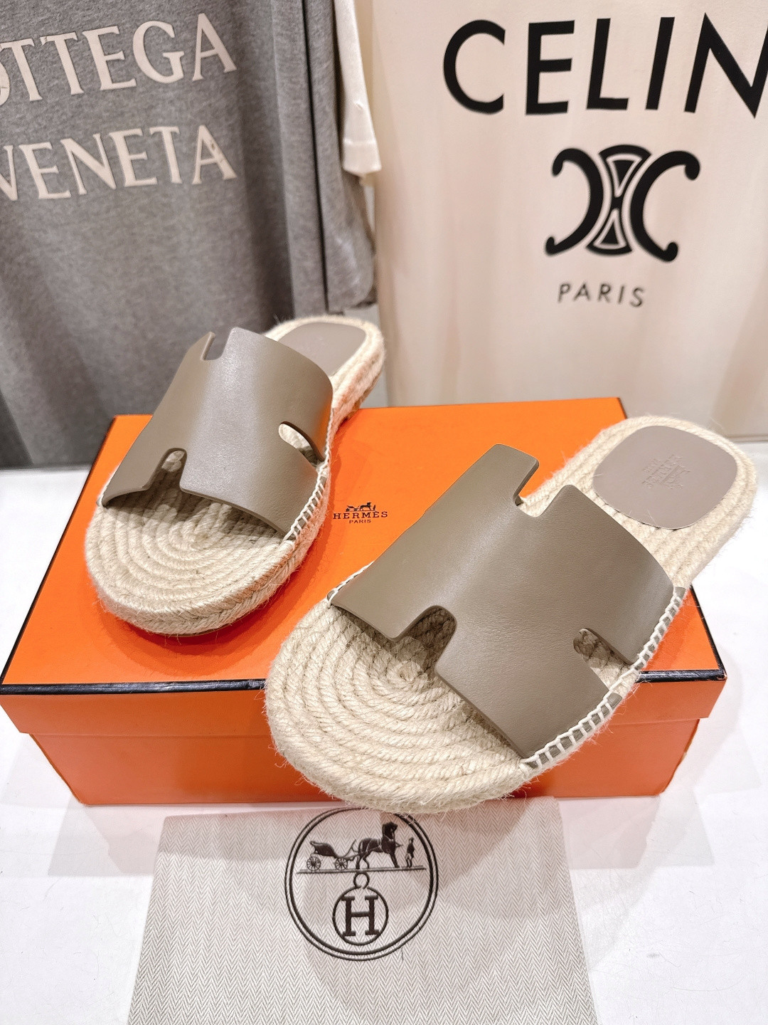 ua H**mes antigua espadrille