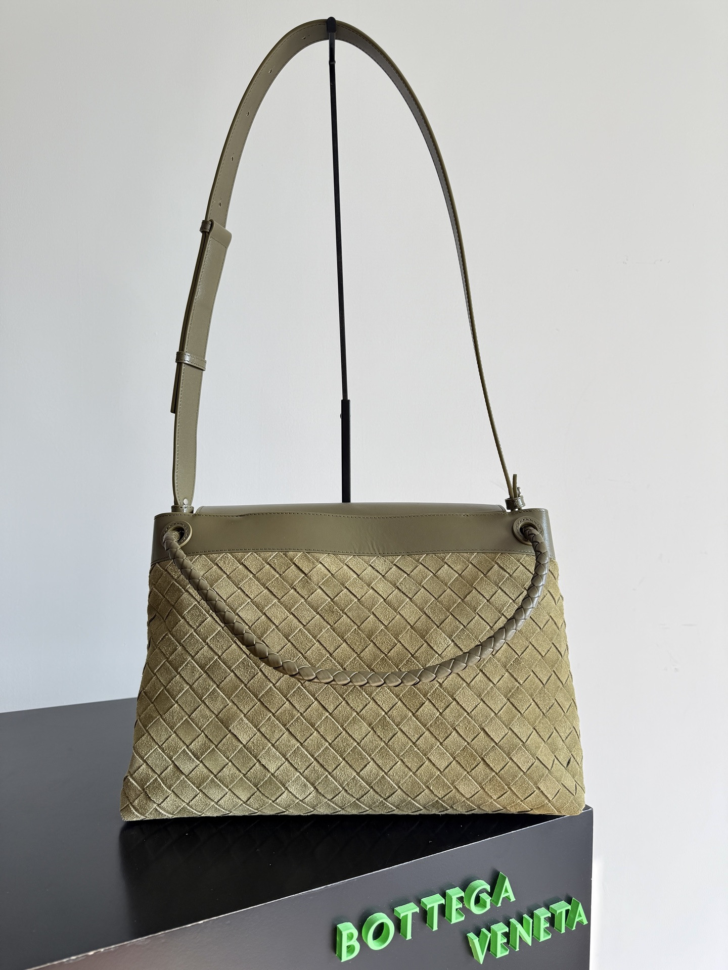 bo*te*ga Ve*ne*ta andiamo messenger 26x37x13cm