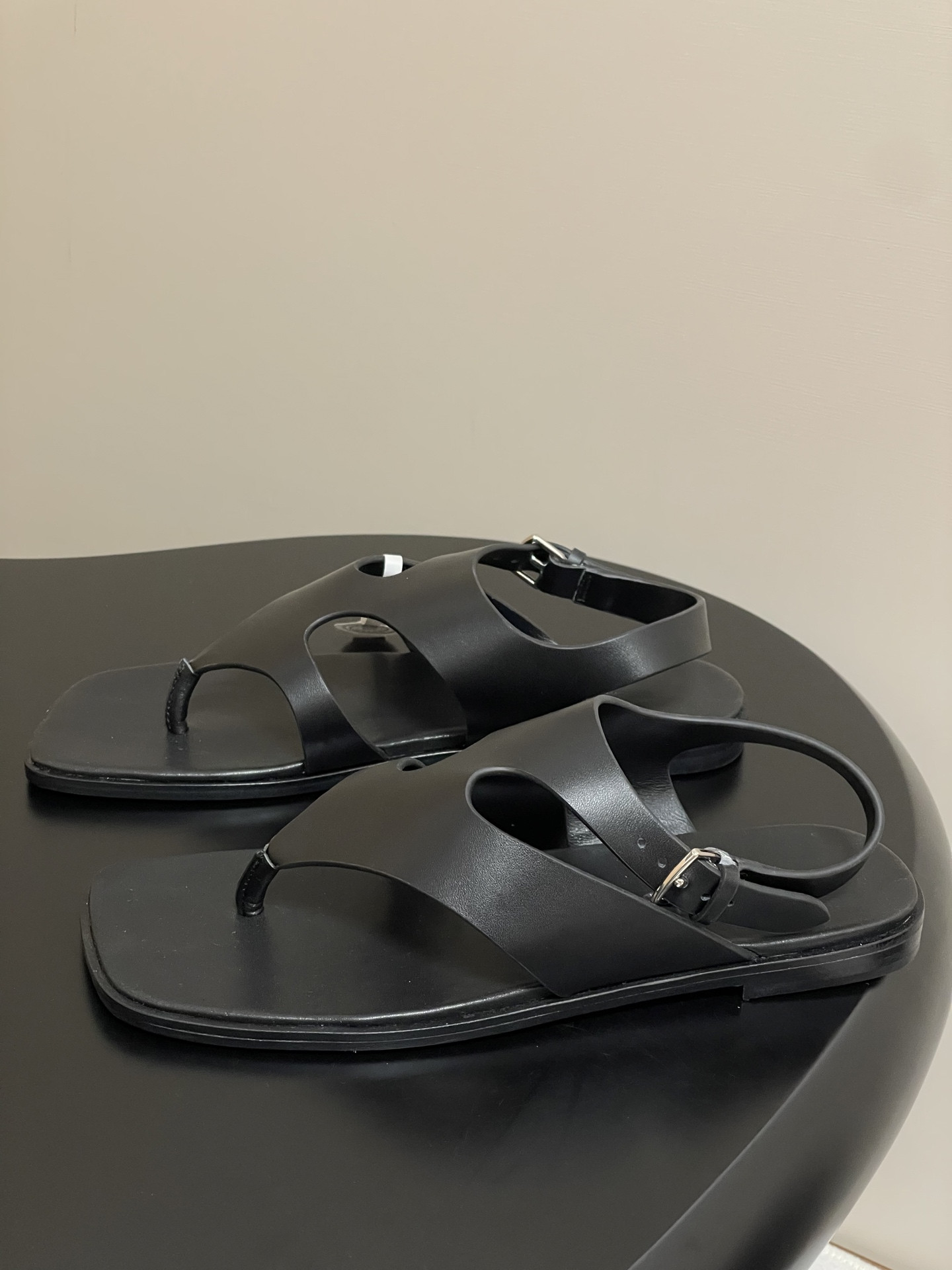ua H**mes karen sandal