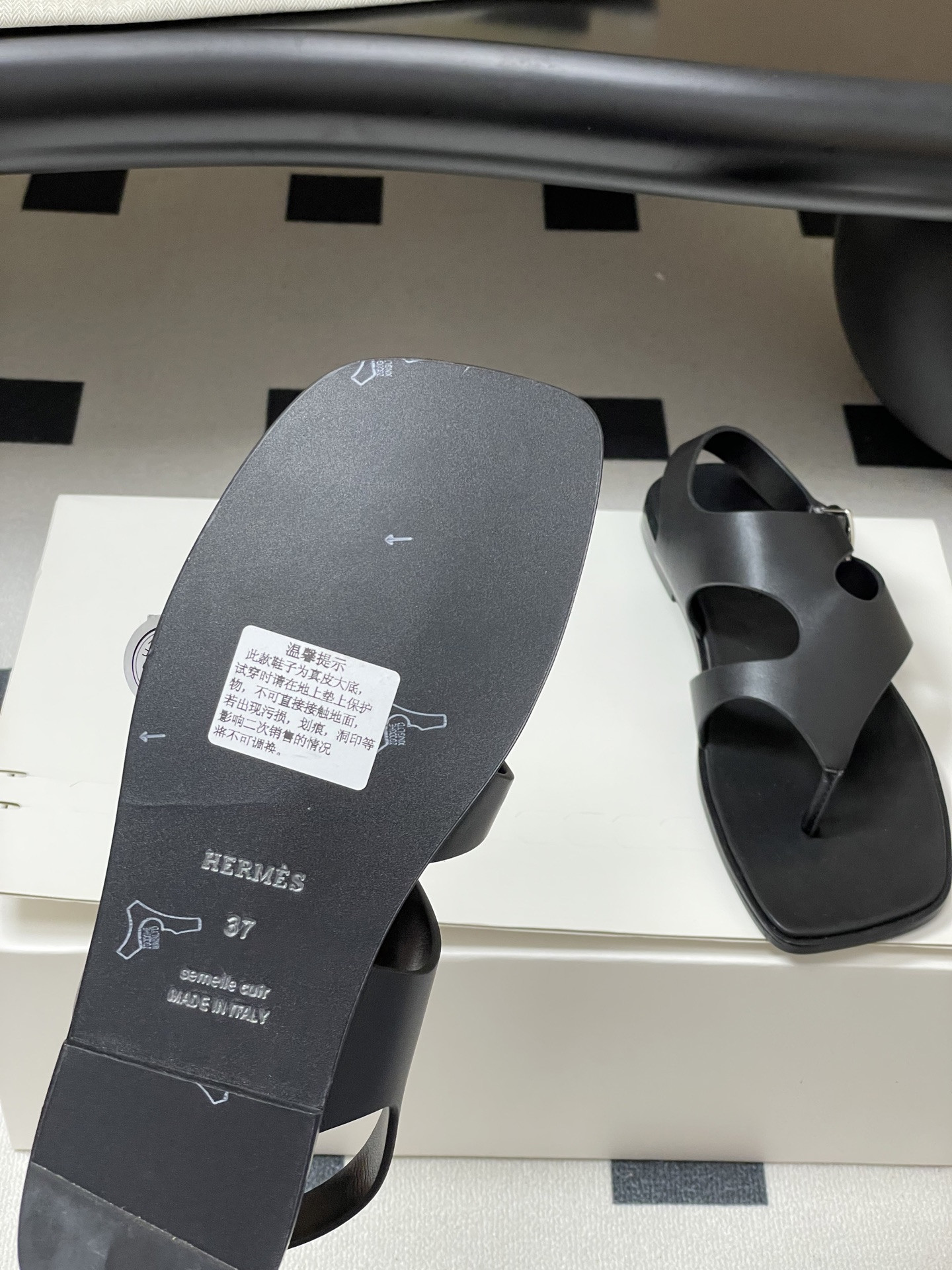 ua H**mes karen sandal
