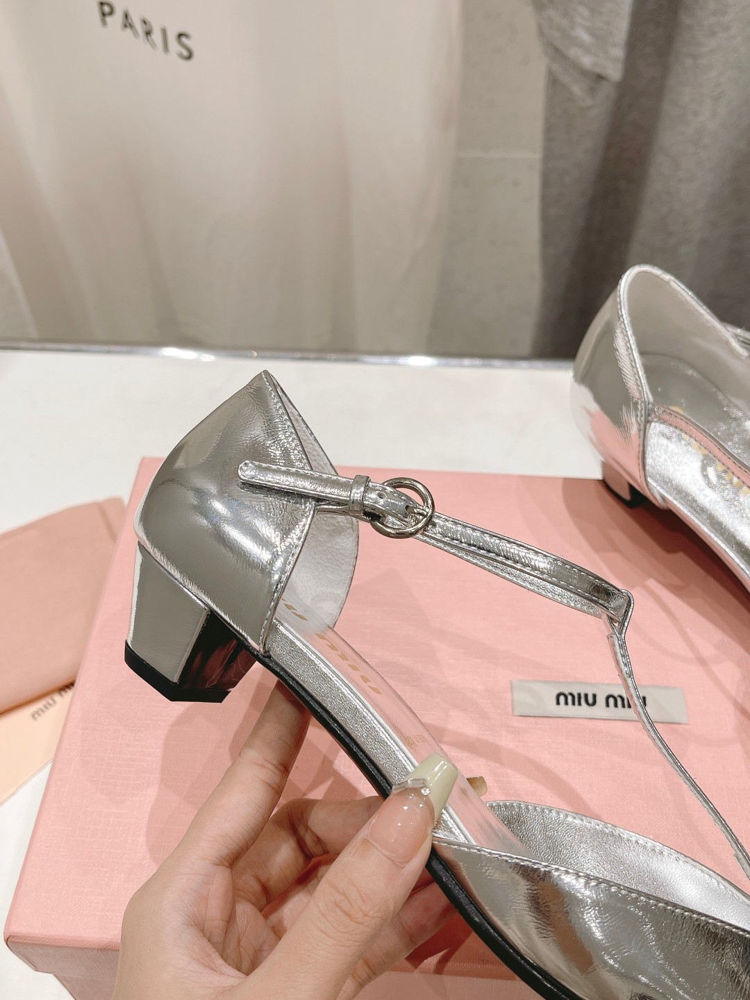 ua M1v M1v square-toe t-strap low-heeled shoes