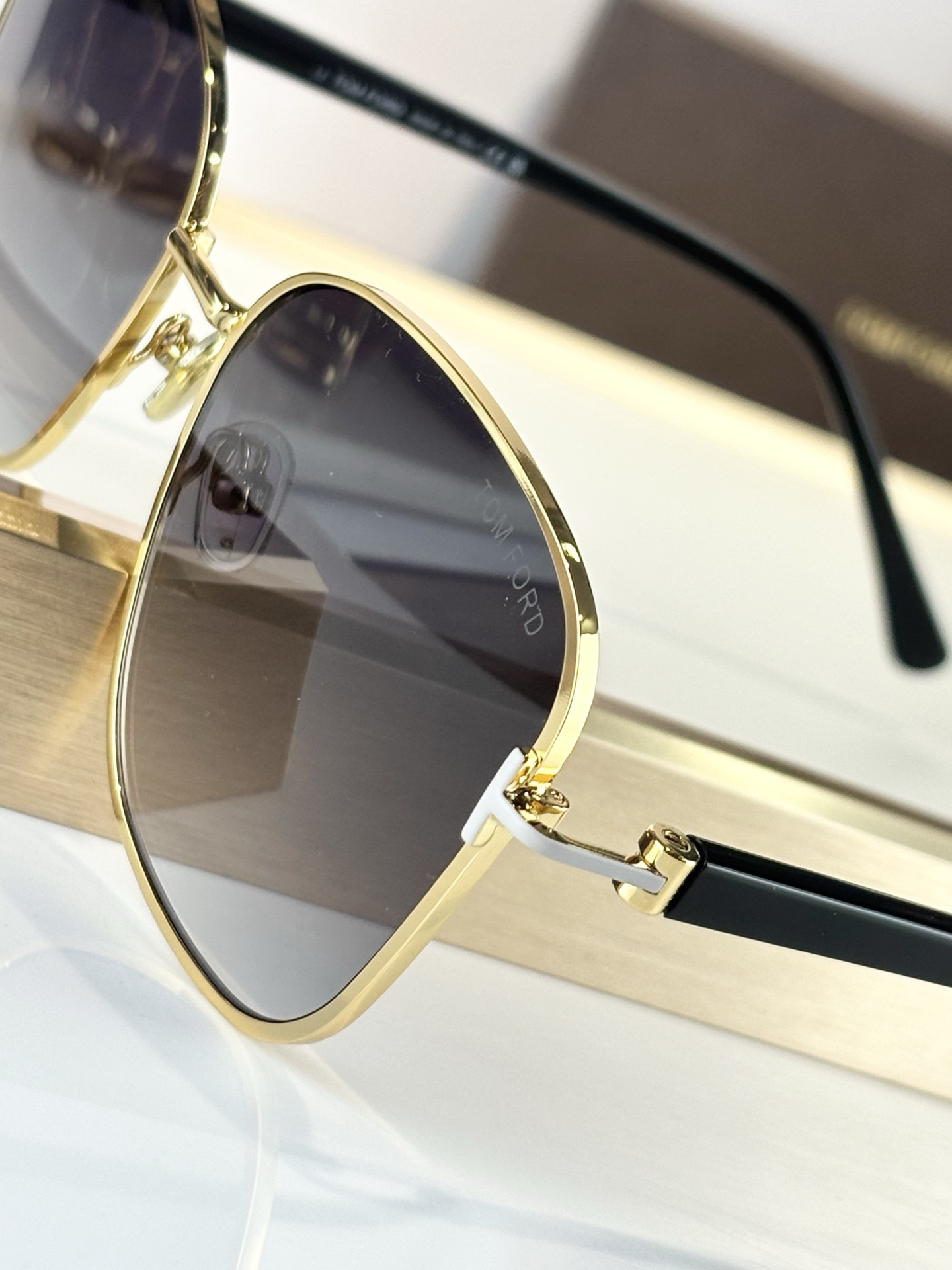 t0m F0rd glasses tf1029 57-17-140