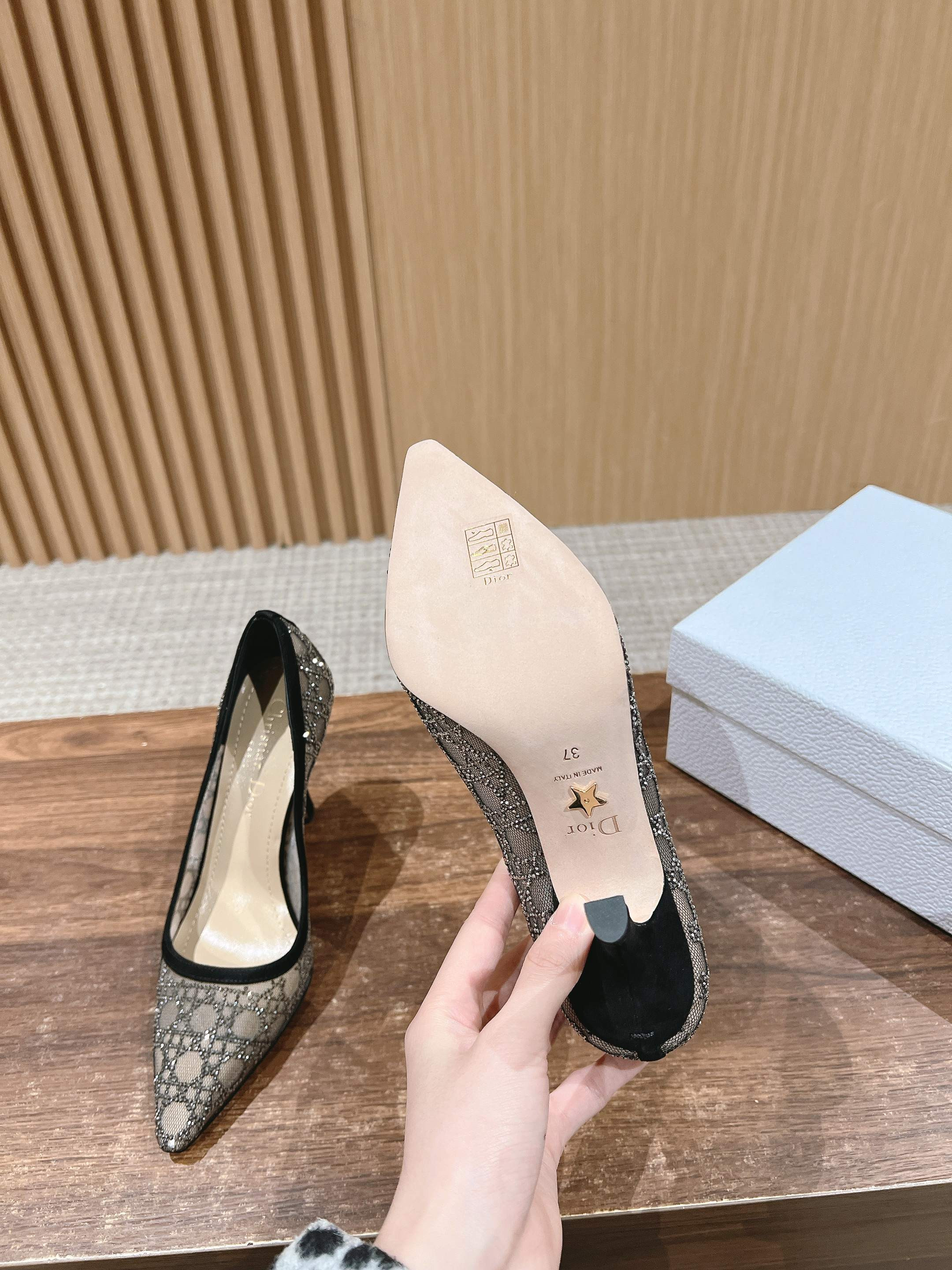 ua D*or aD*orable pump