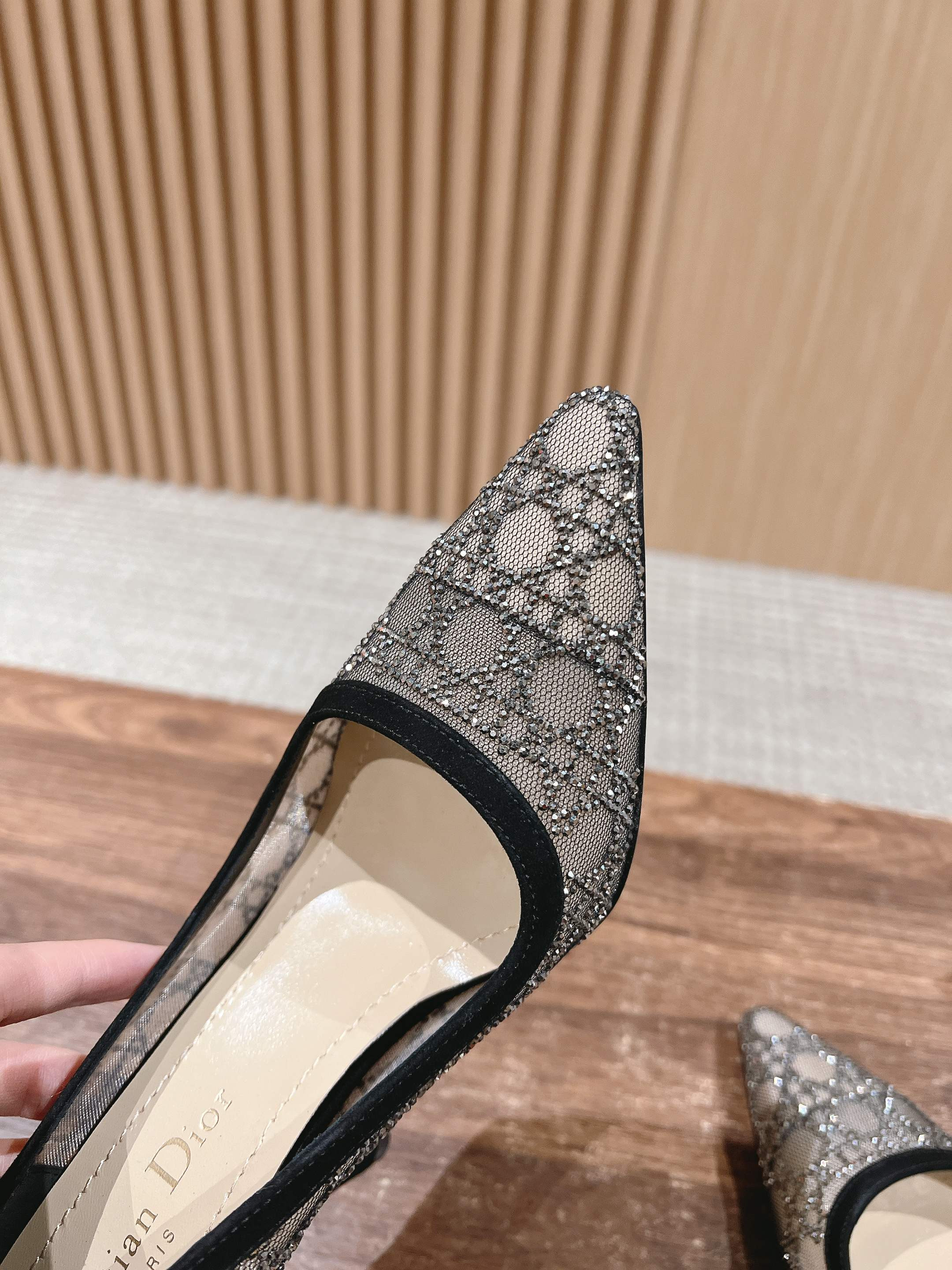 ua D*or aD*orable pump