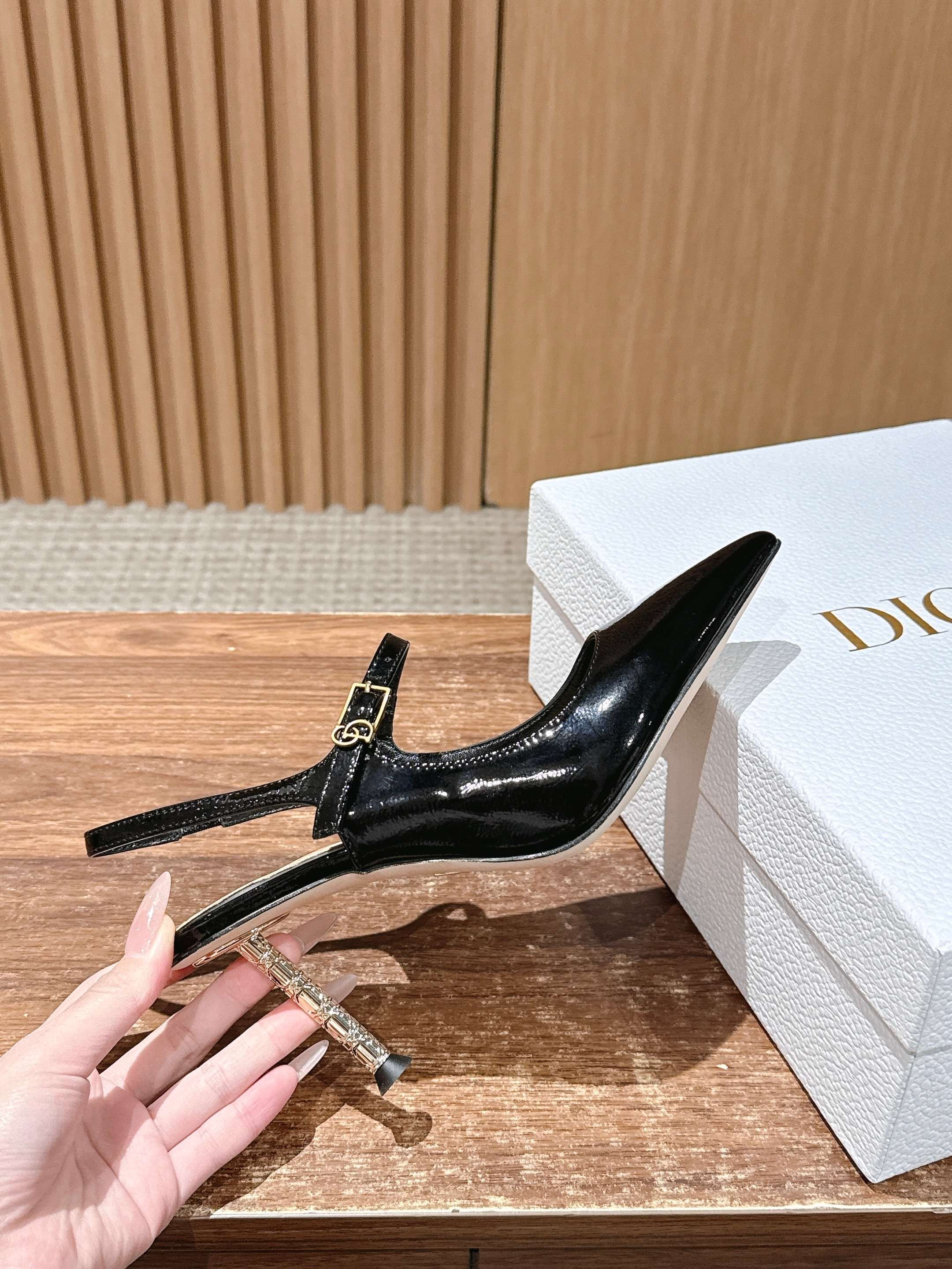 ua D*or icon slingback pump