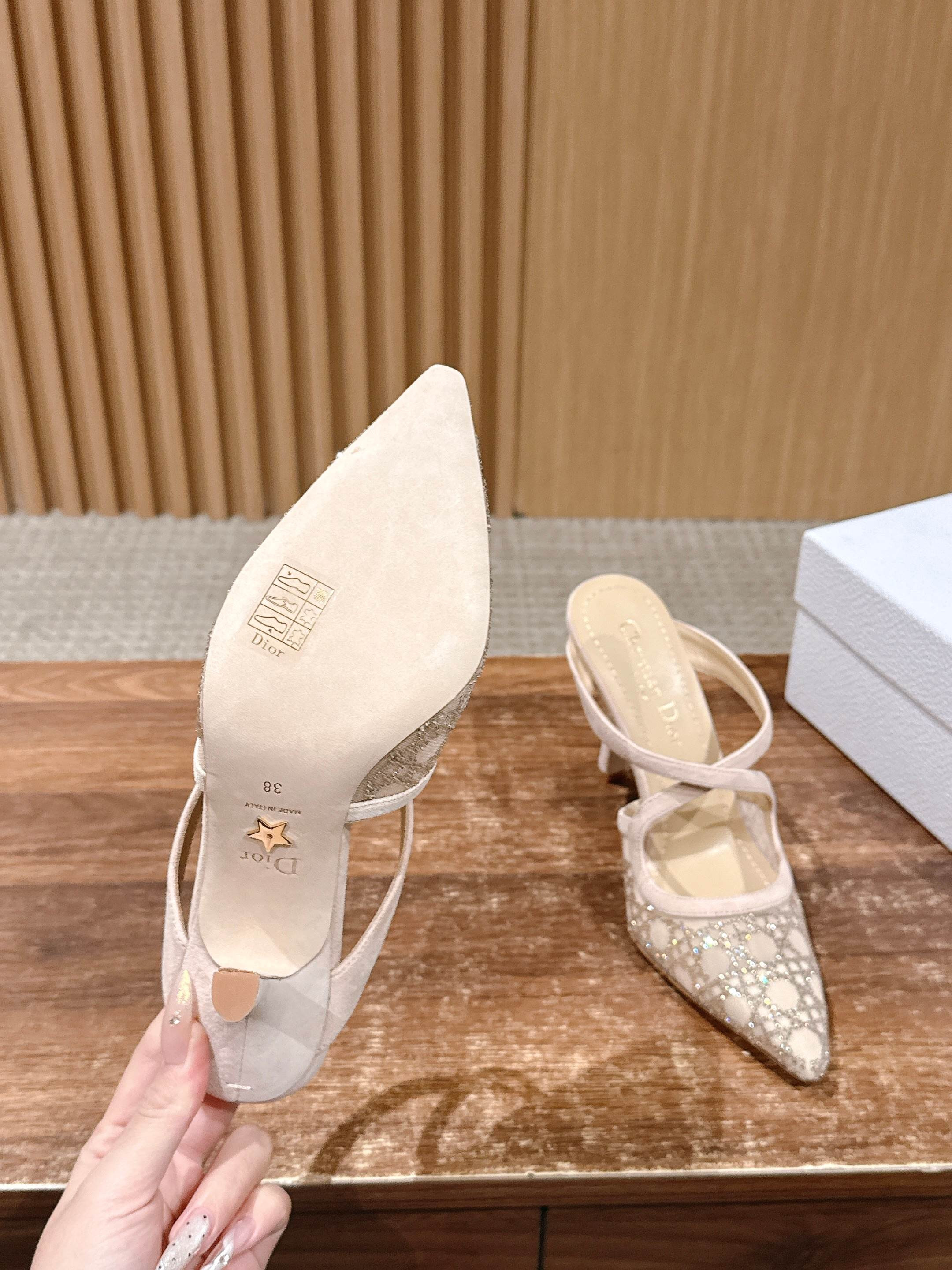 ua D*or capture heeled mule