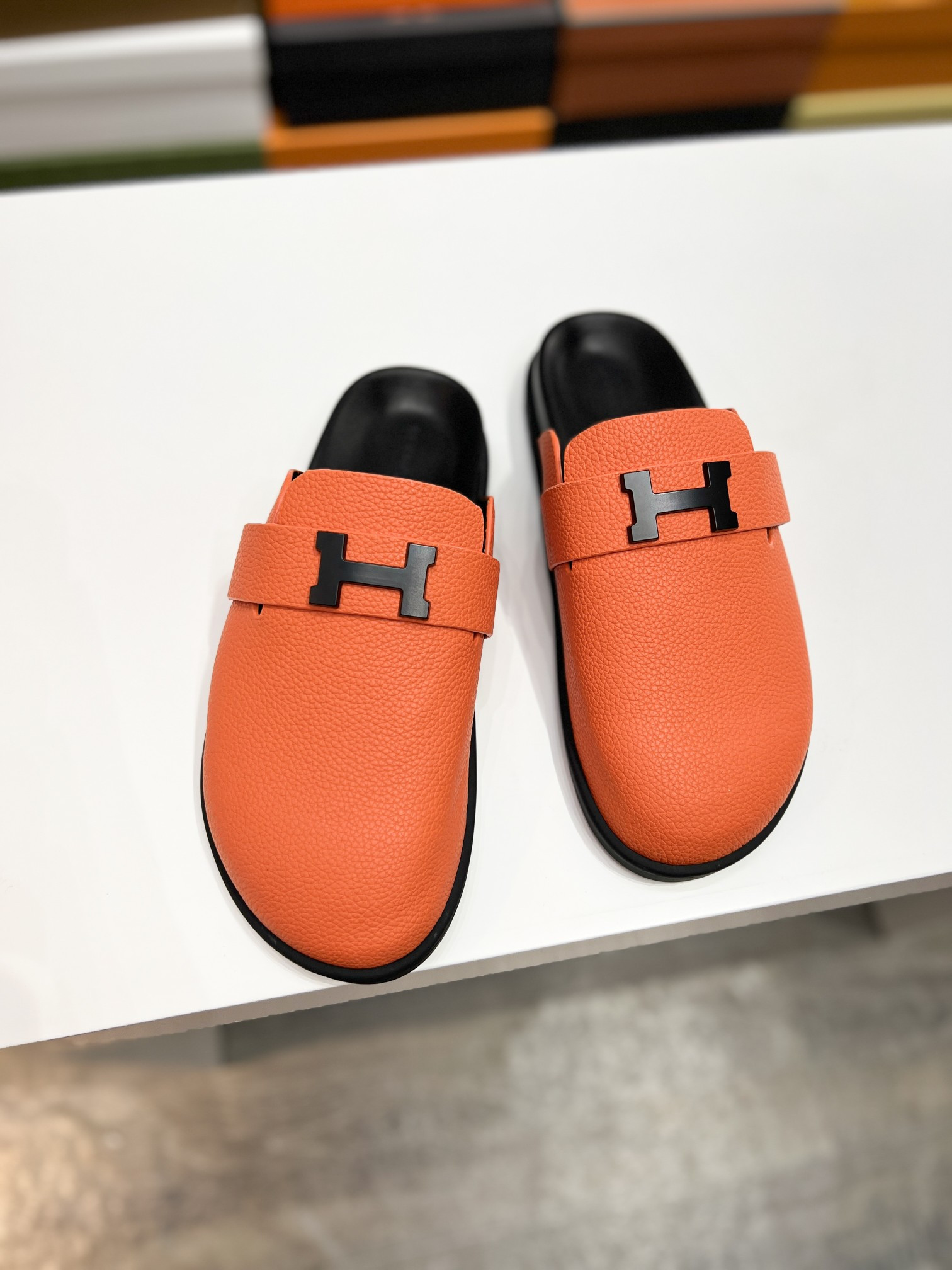 ua H**mes mule