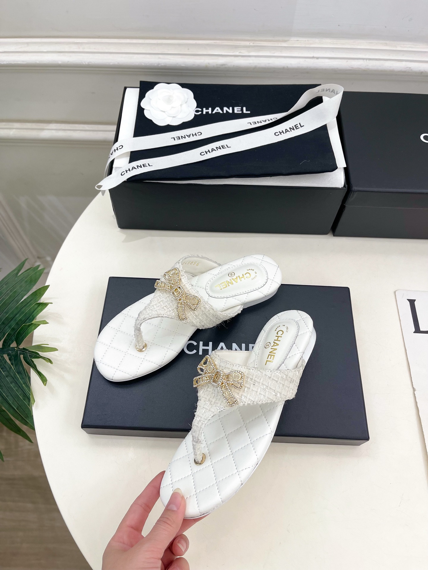 ua Ch*el thongs sandals