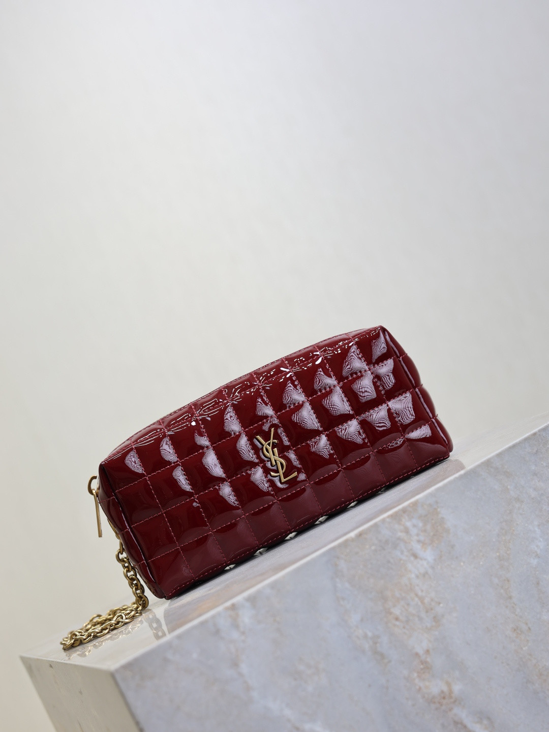 Y*L cassandre matelassÉ carrÉ pouch on chain in shiny 18.5x8.5x4cm
