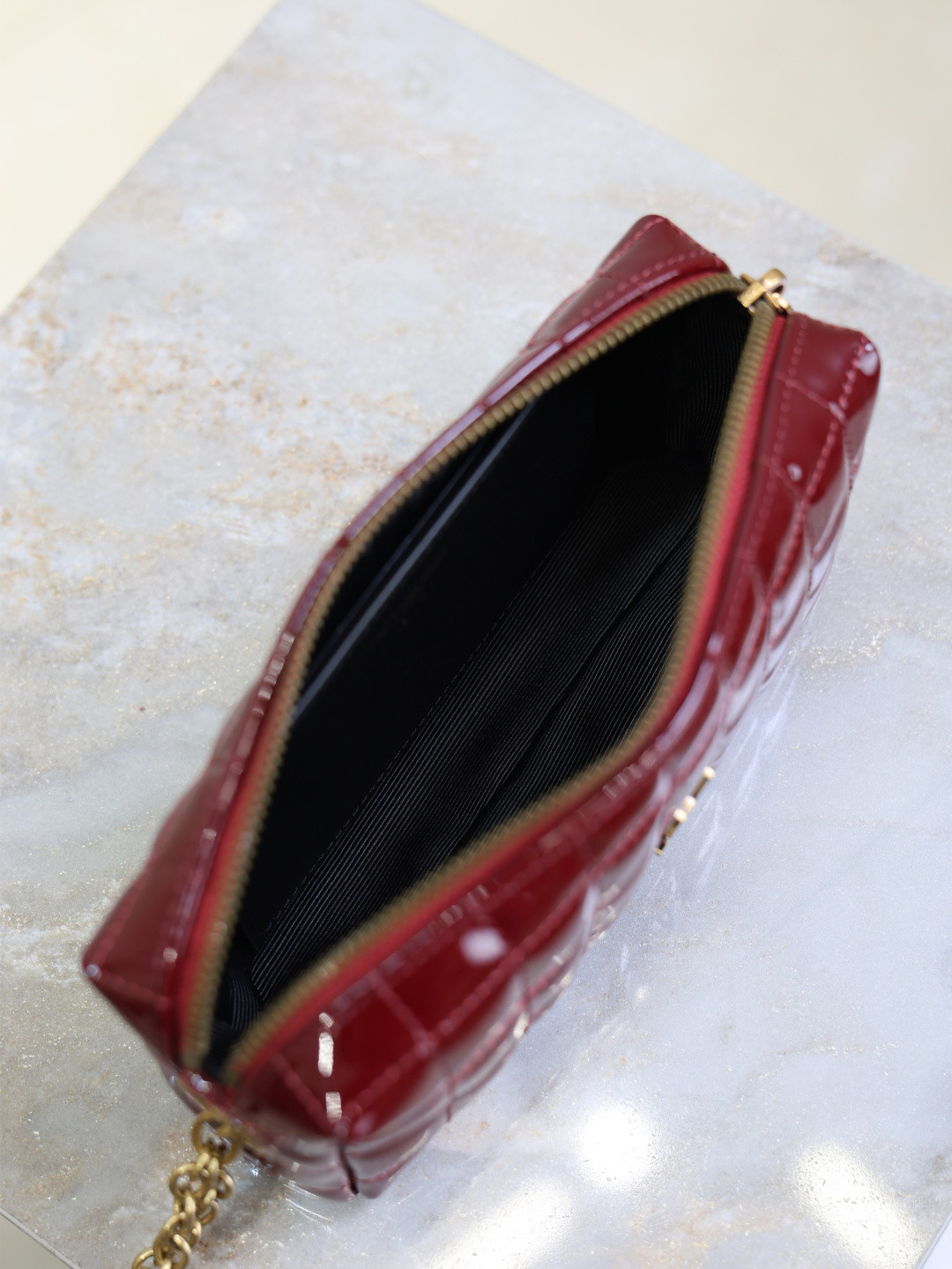 Y*L cassandre matelassÉ carrÉ pouch on chain in shiny 18.5x8.5x4cm