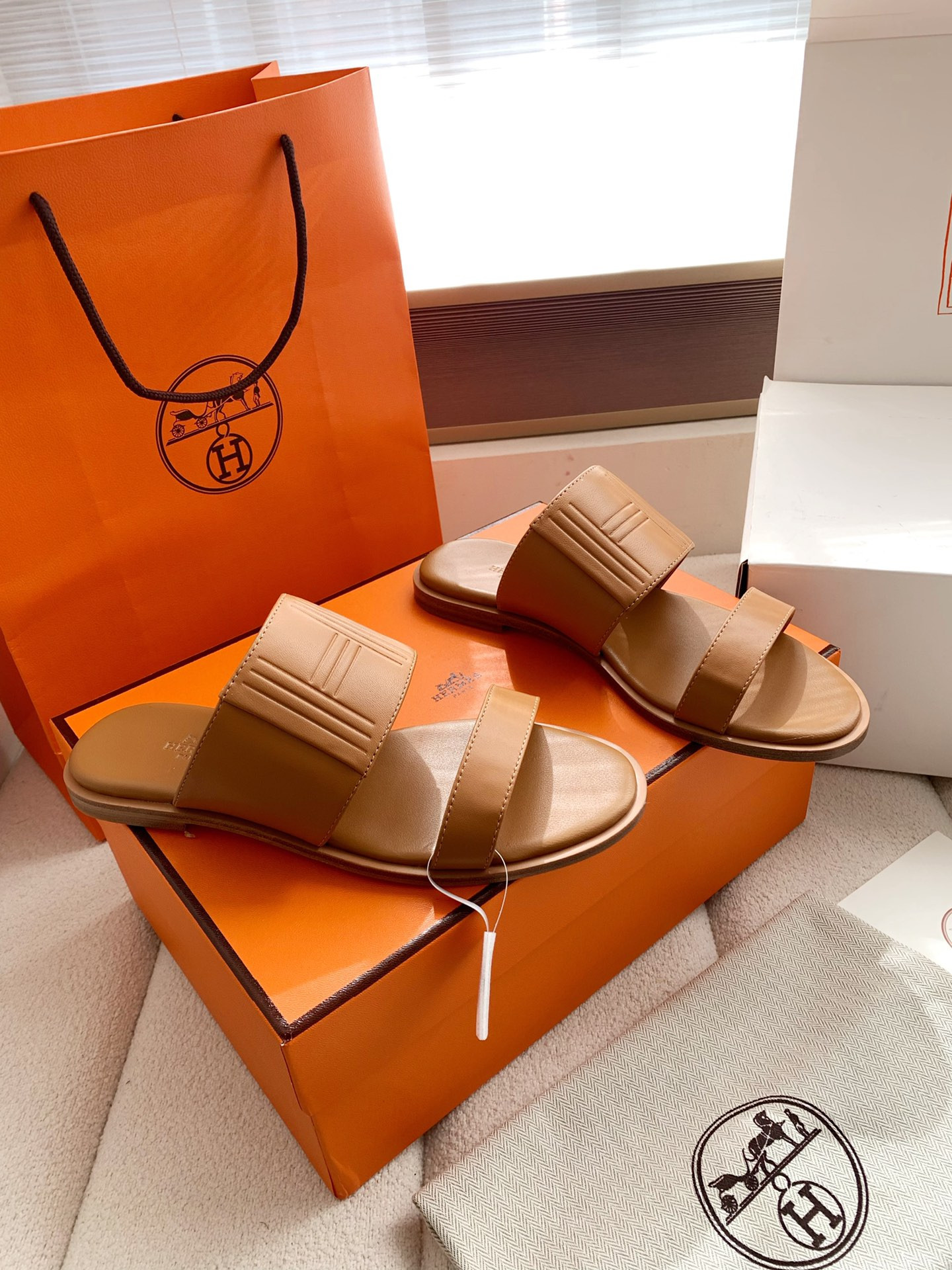 ua H**mes mona sandal