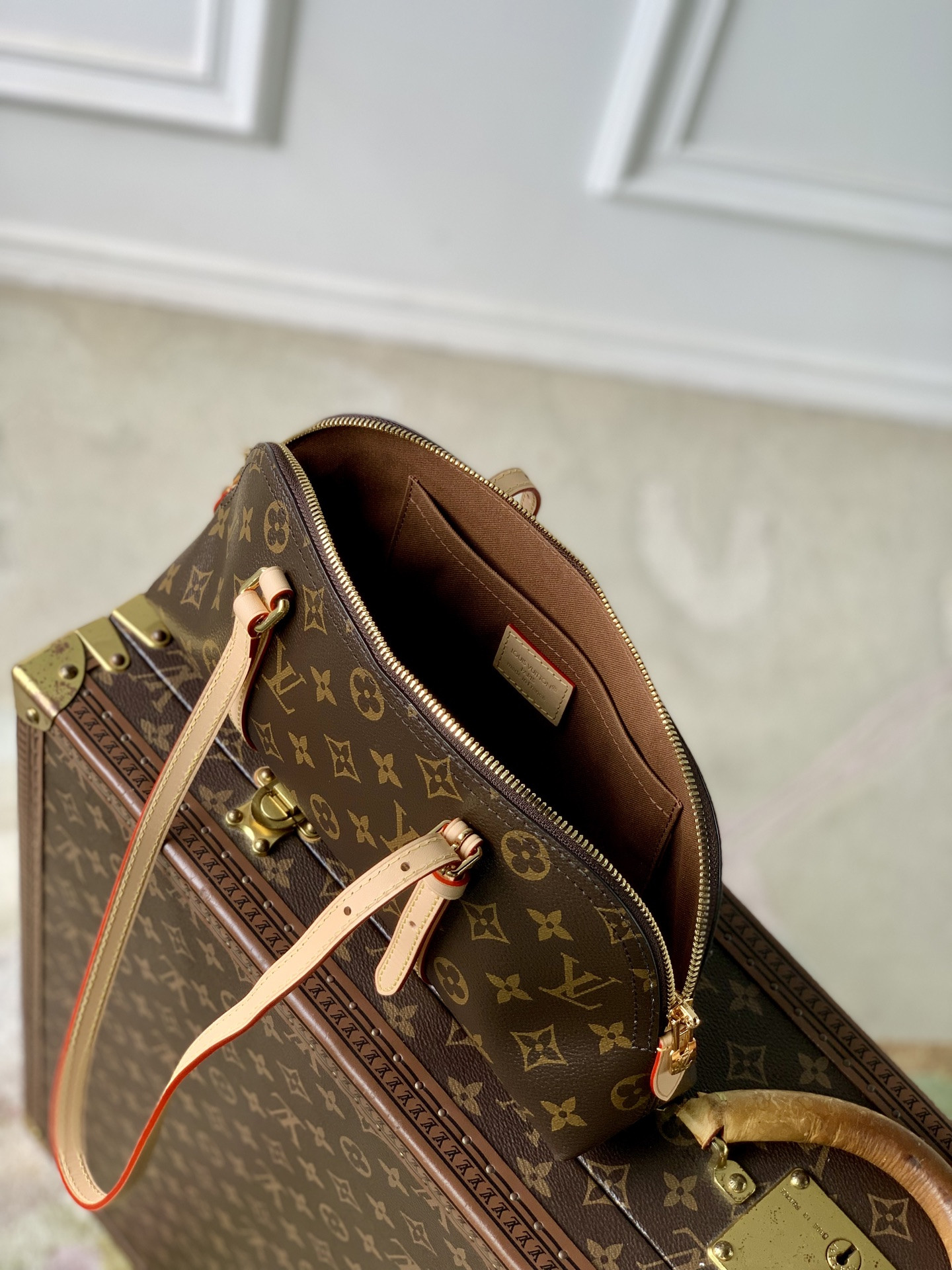 LV SQUIRE EAST WEST Handbag M28953 29x14x8cm