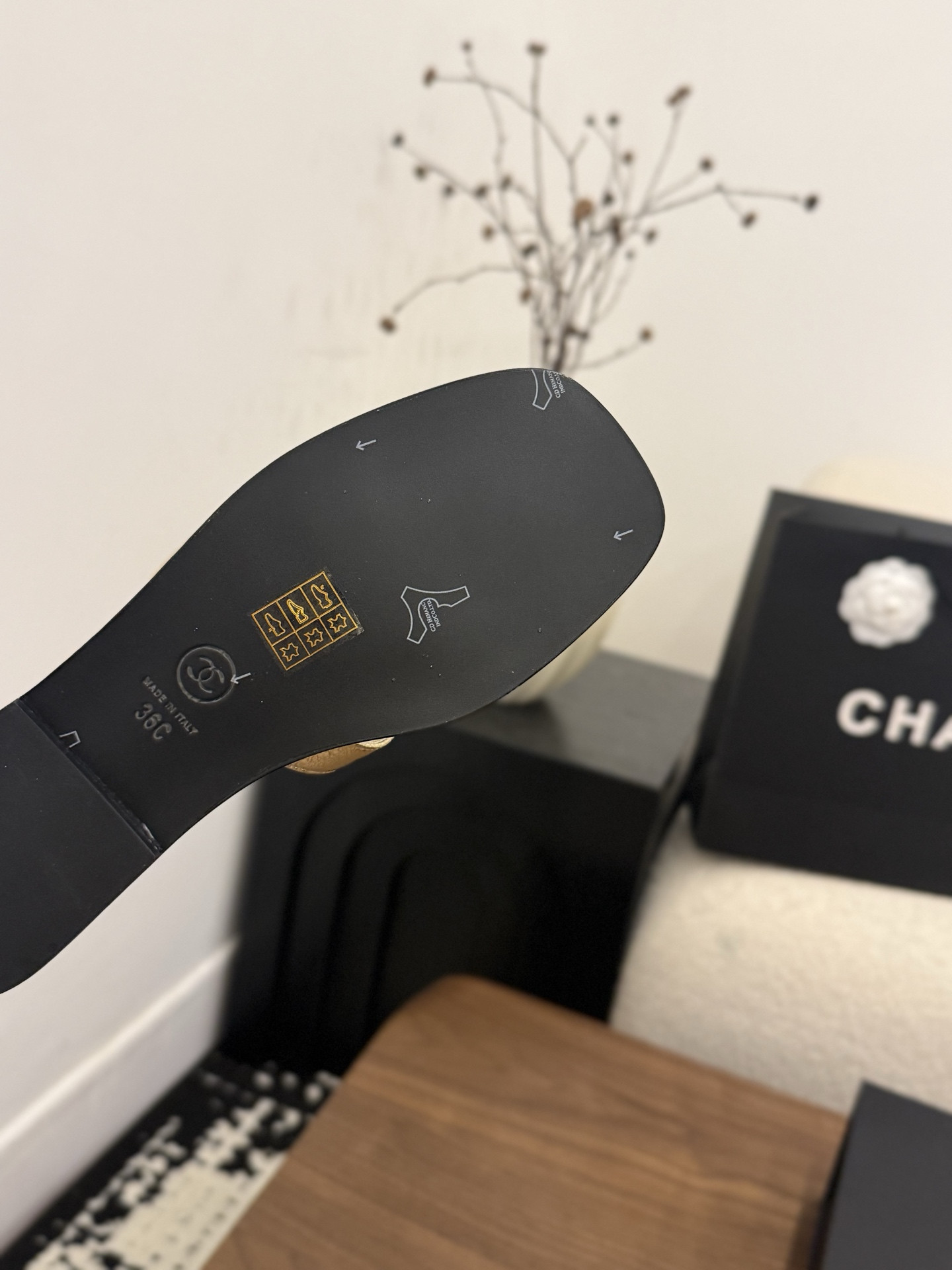 ua Ch*el honey slippers
