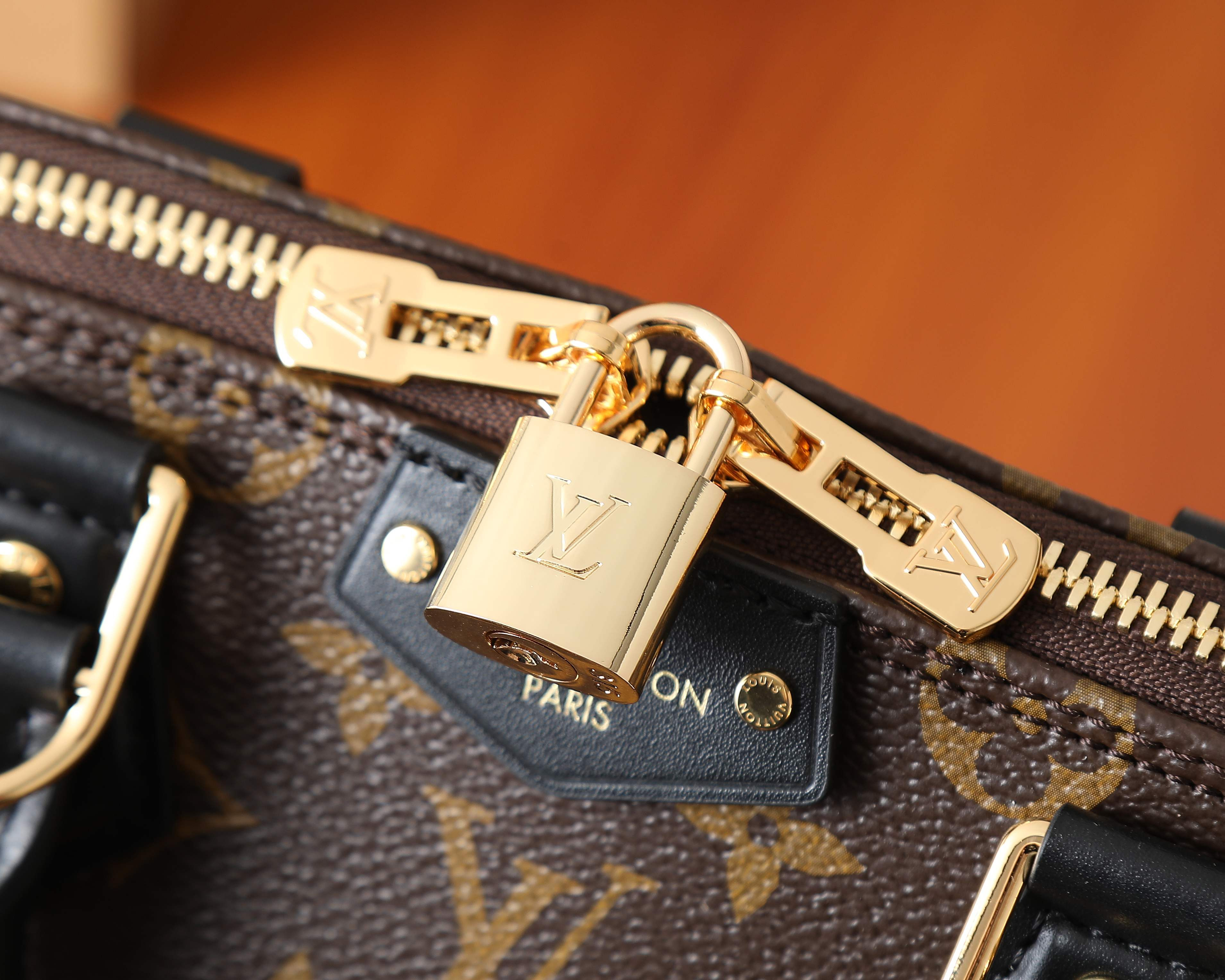 LV Alma Trunk PM M27216 31x25x16cm