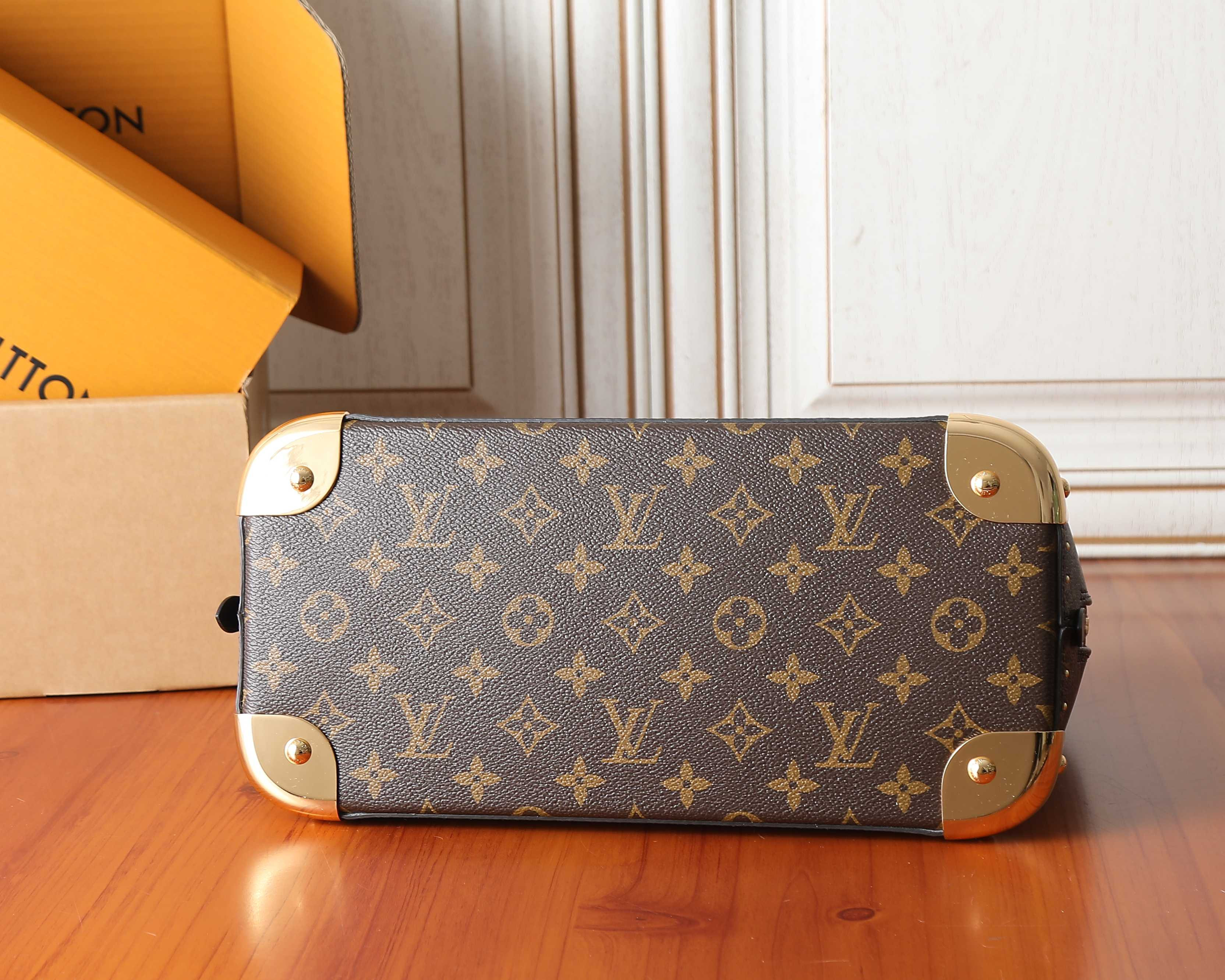 LV Alma Trunk PM M27216 31x25x16cm
