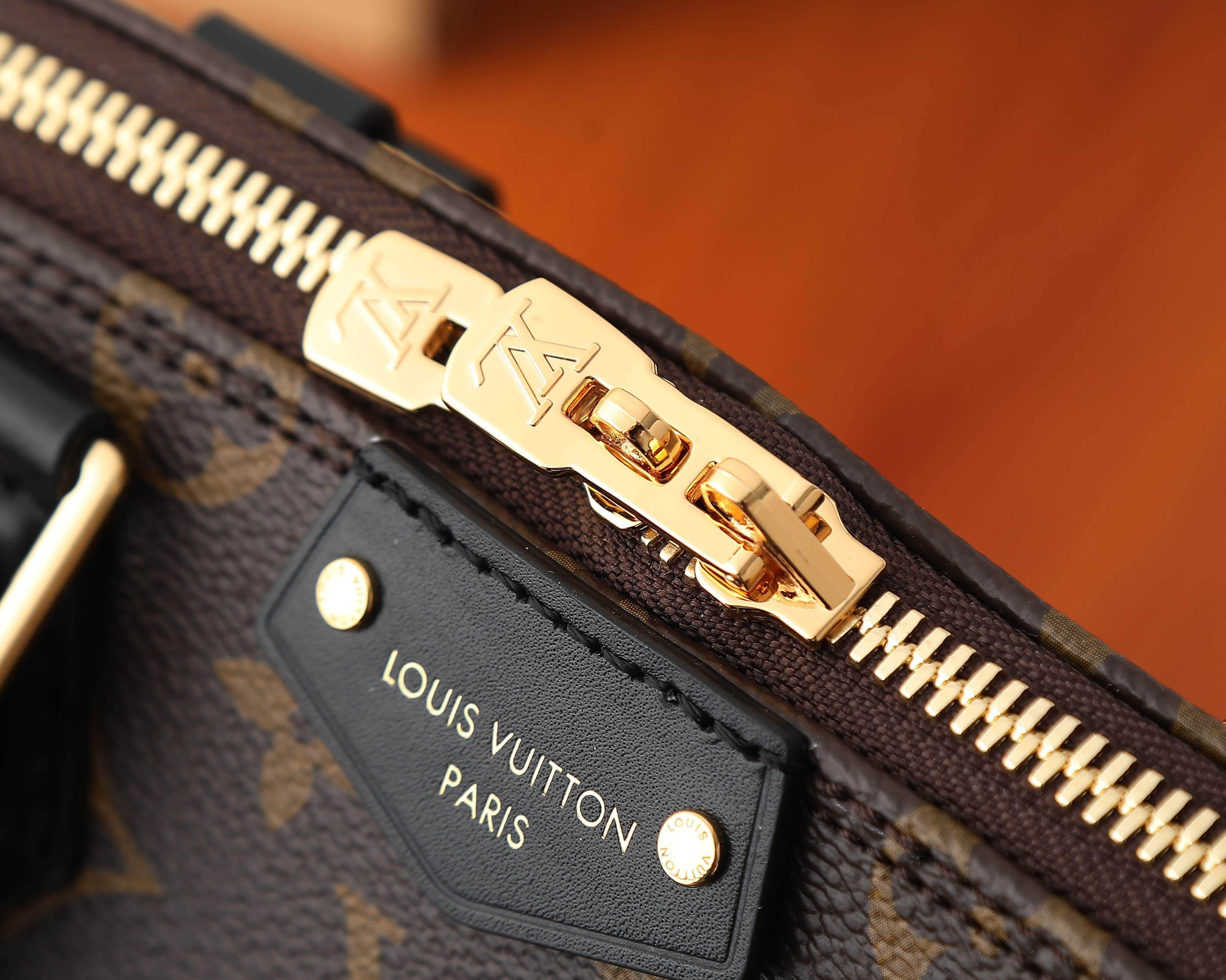 LV Alma Trunk PM M27216 31x25x16cm