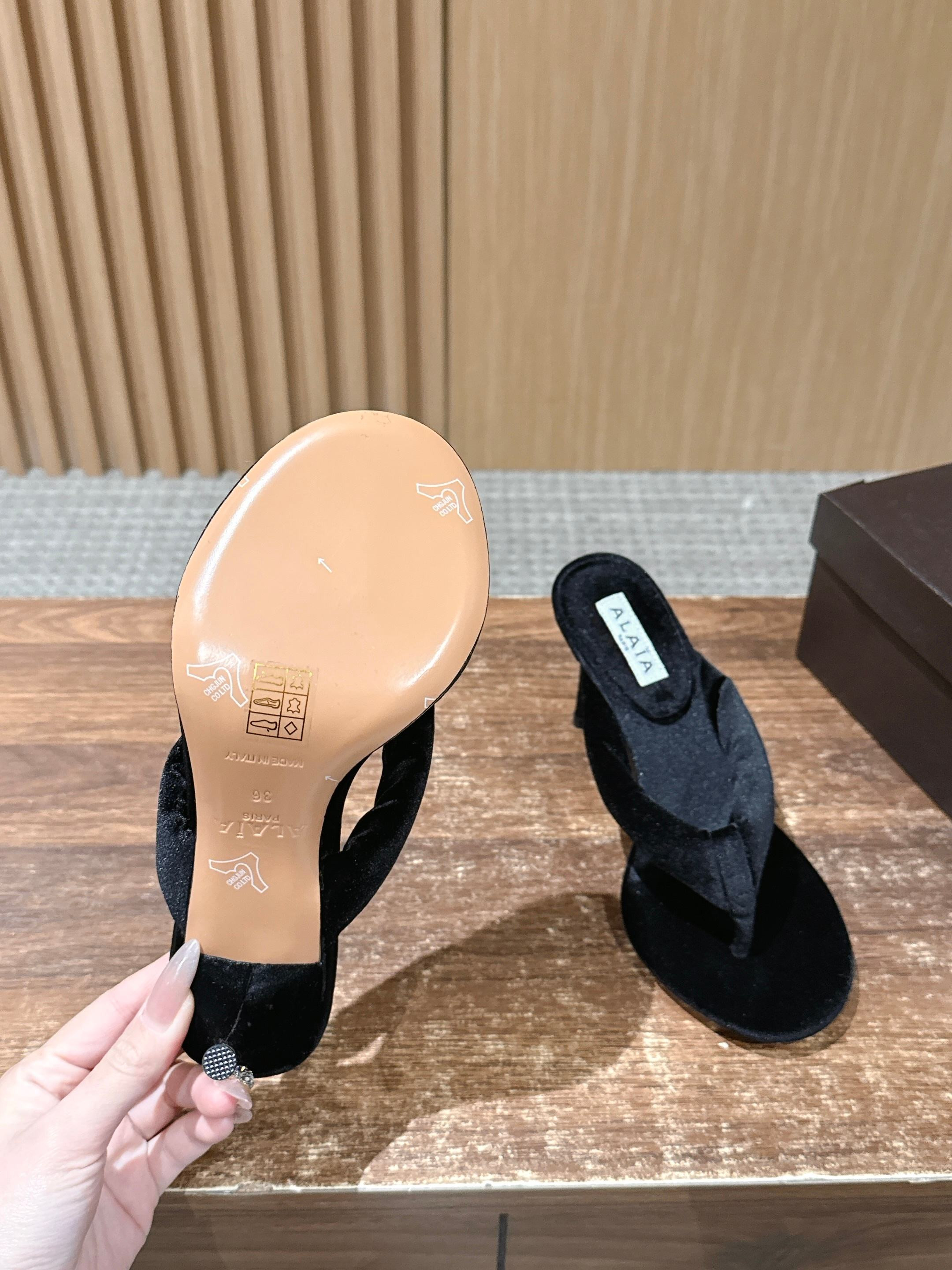 ua A1a1a heel thong mules in velvet 10cm
